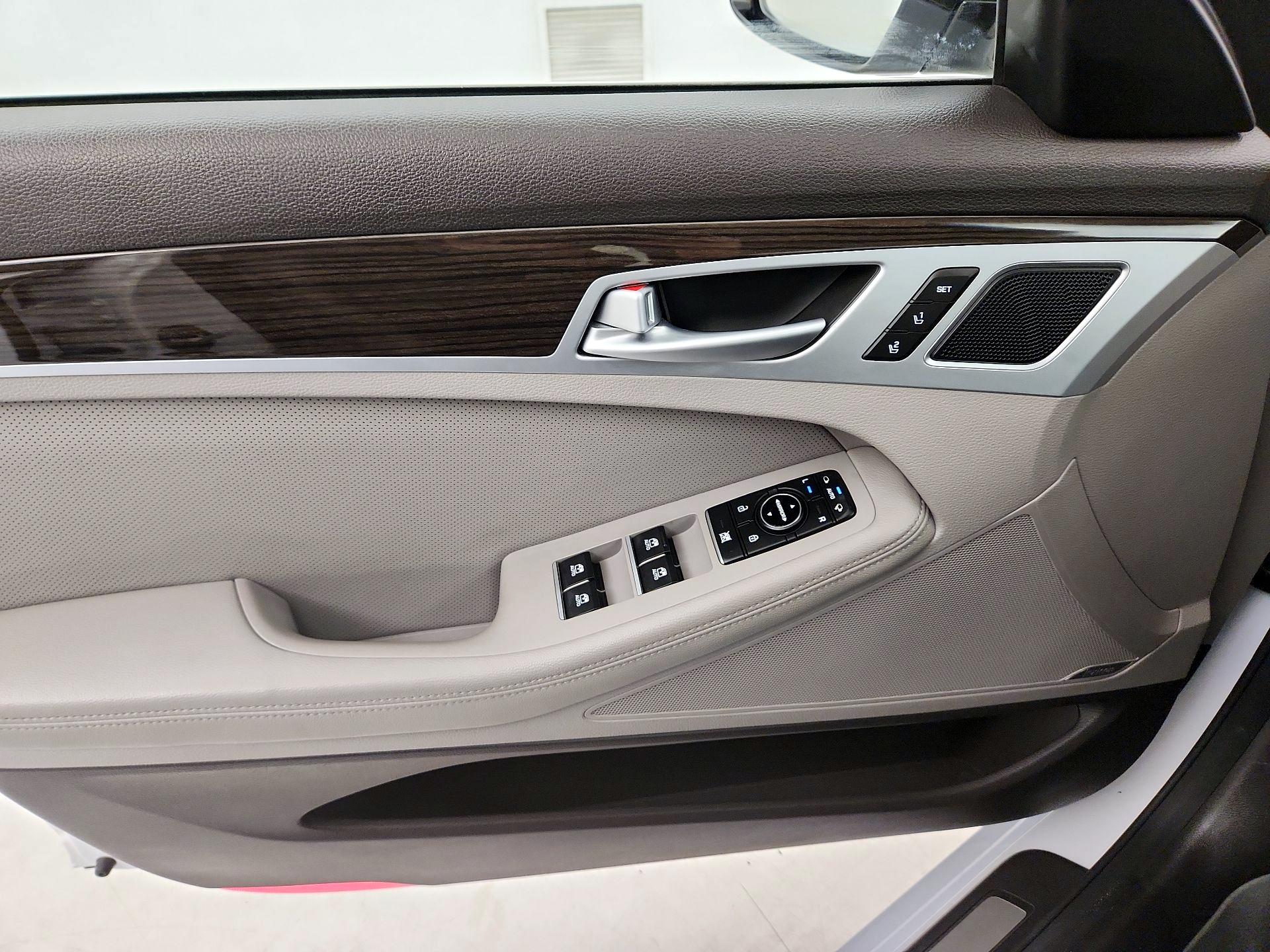 Thumbnail: 2015 Hyundai Genesis - 12