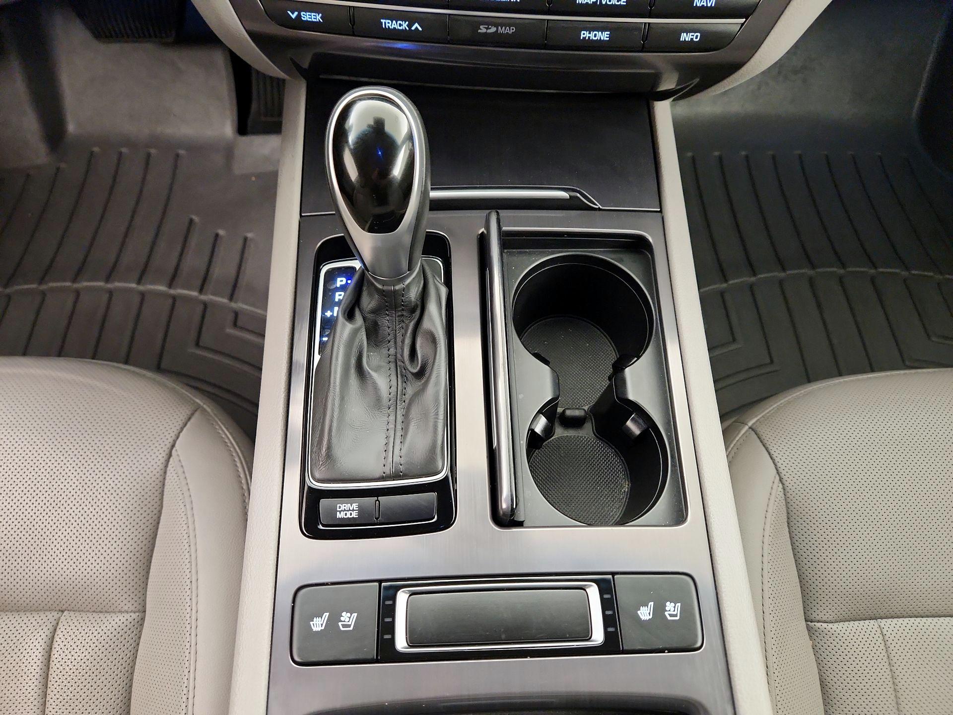 Thumbnail: 2015 Hyundai Genesis - 18