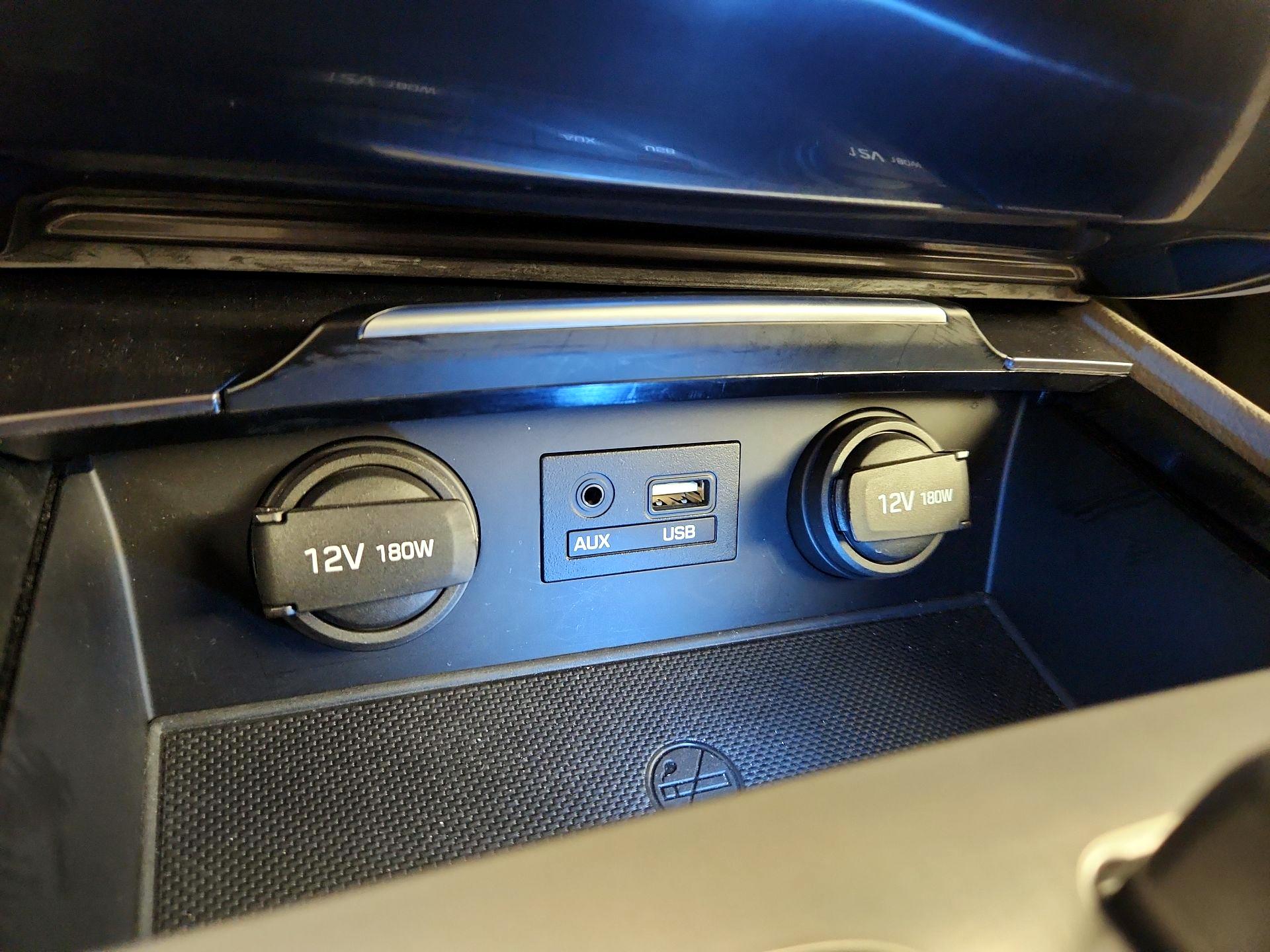 Thumbnail: 2015 Hyundai Genesis - 19