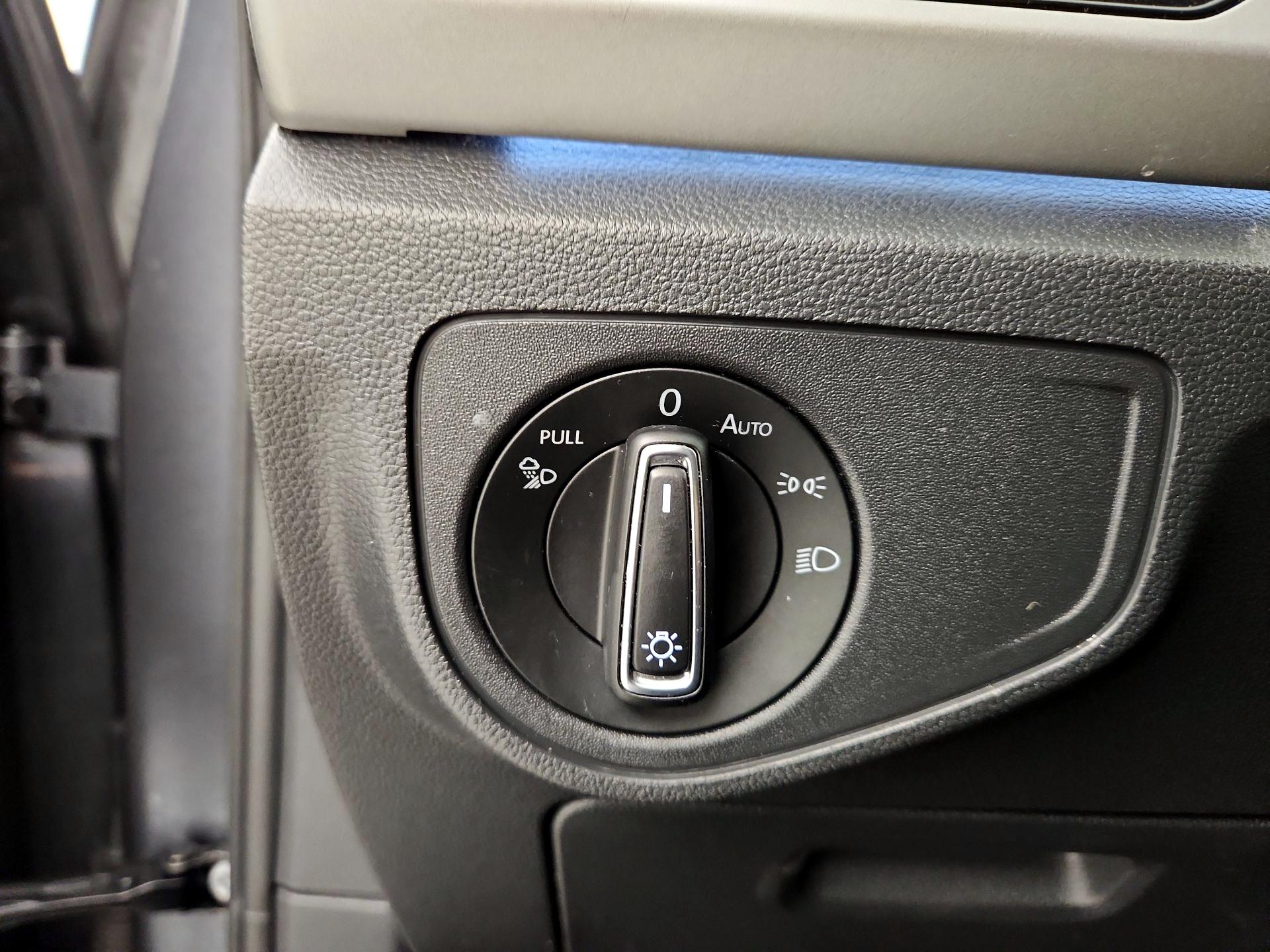 Thumbnail: 2021 Volkswagen Atlas - 13