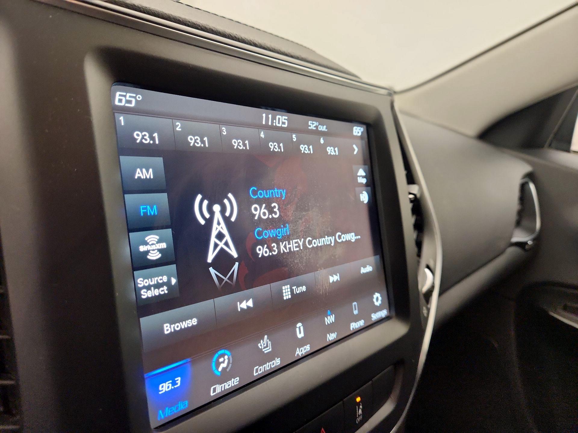 Thumbnail: 2023 Jeep Cherokee - 16