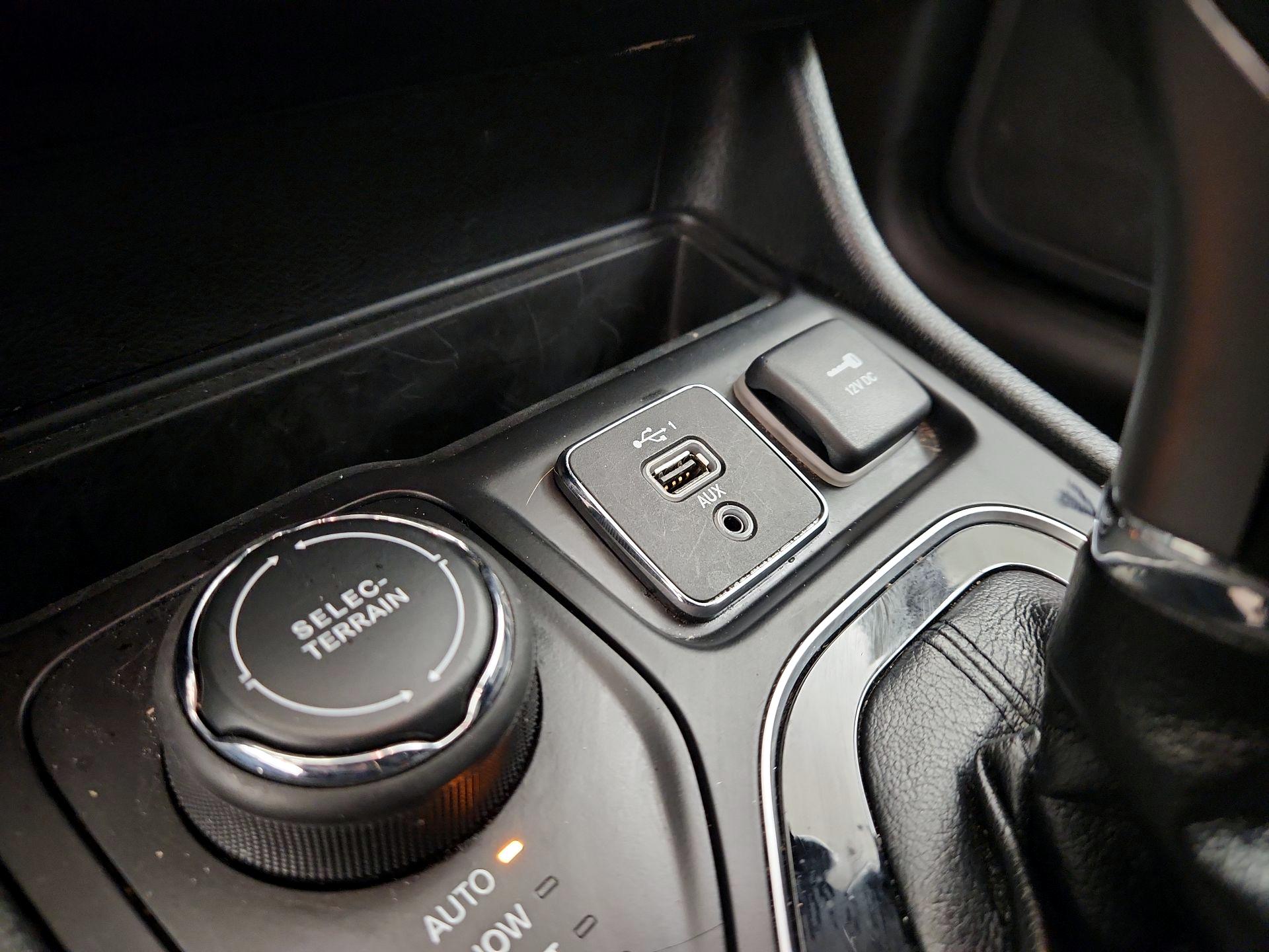 Thumbnail: 2023 Jeep Cherokee - 19