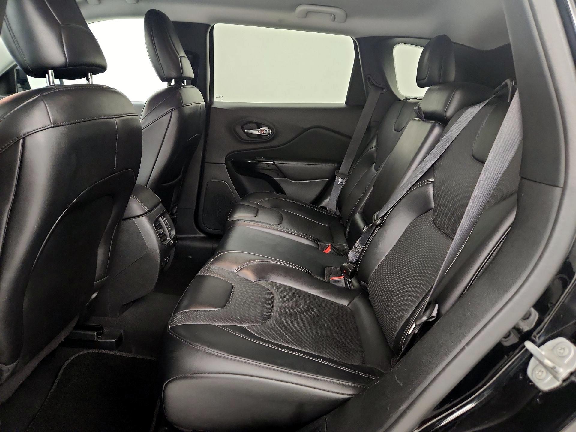 Thumbnail: 2023 Jeep Cherokee - 20