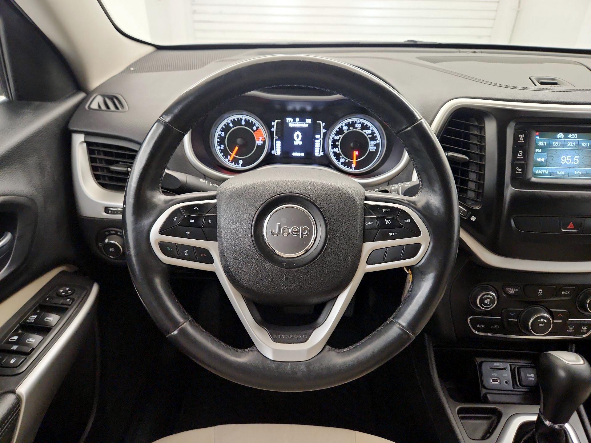 Thumbnail: 2018 Jeep Cherokee - 10