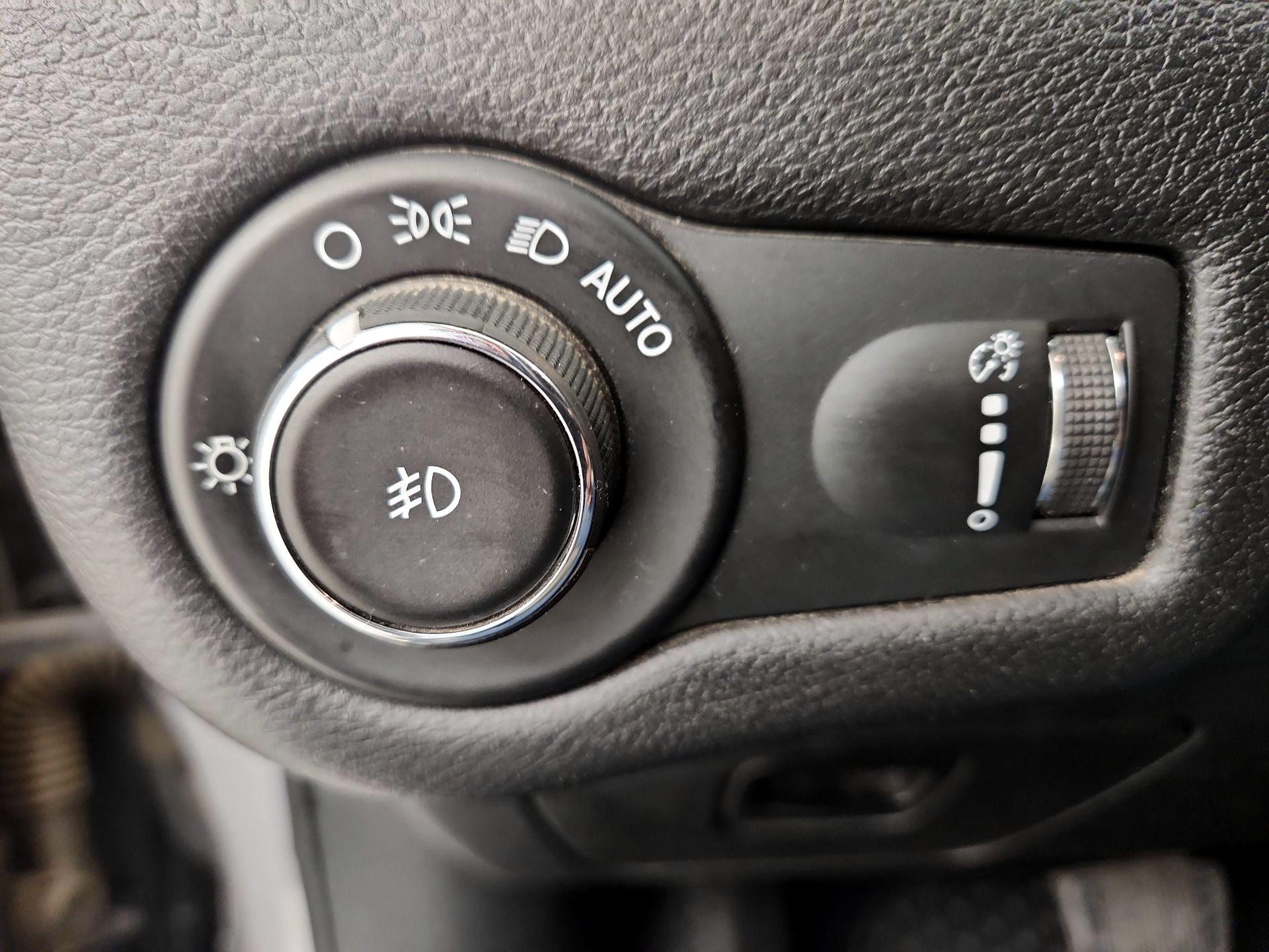 Thumbnail: 2018 Jeep Cherokee - 13