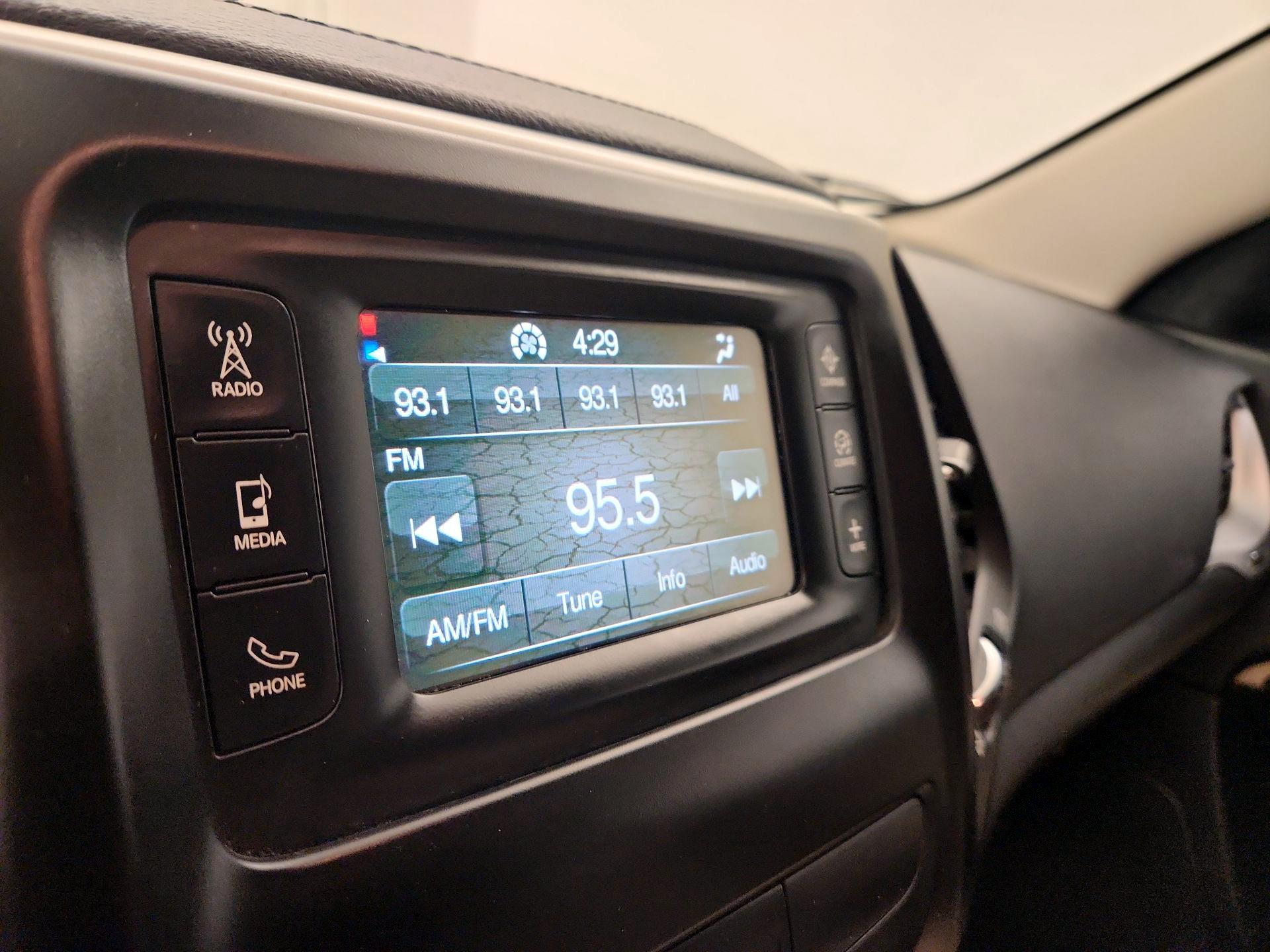 Thumbnail: 2018 Jeep Cherokee - 15