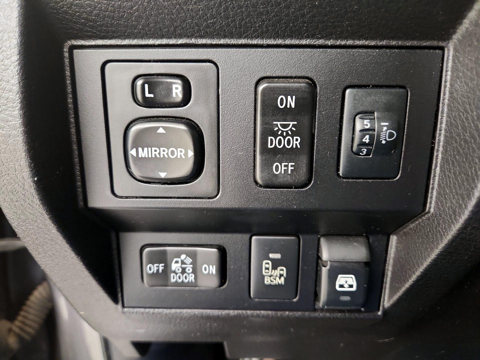 2015 Toyota Tundra Limited - Photo 14