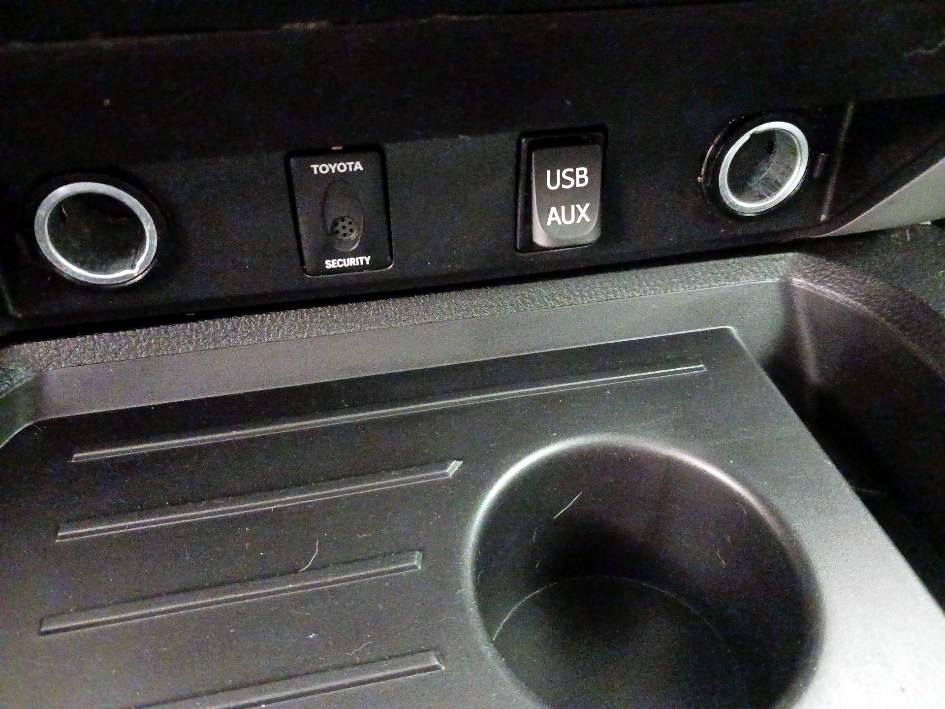 Thumbnail: 2015 Toyota Tundra - 19
