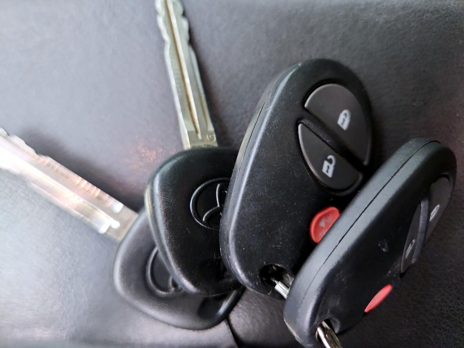 2015 Toyota Tundra Limited - Photo 24