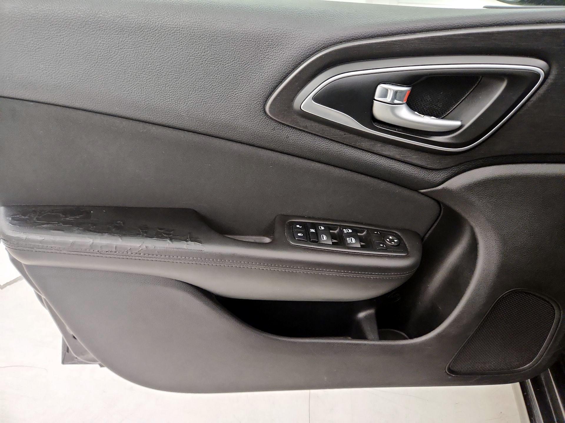 Thumbnail: 2016 Chrysler 200 - 12