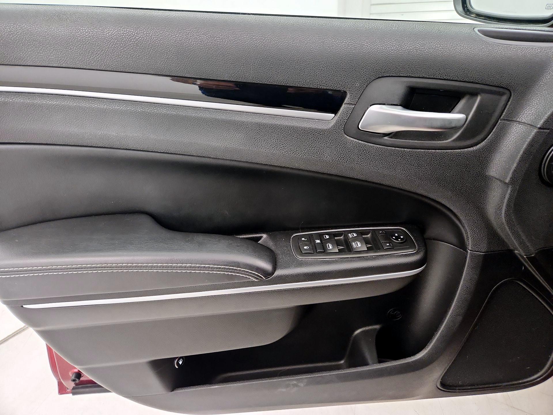 Thumbnail: 2021 Chrysler 300 - 12