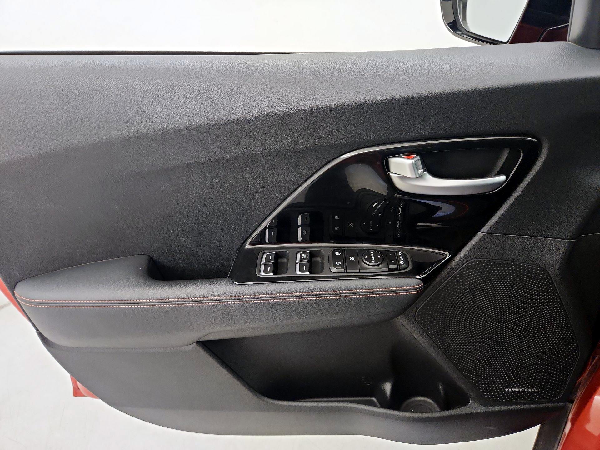 Thumbnail: 2021 Kia Niro - 12