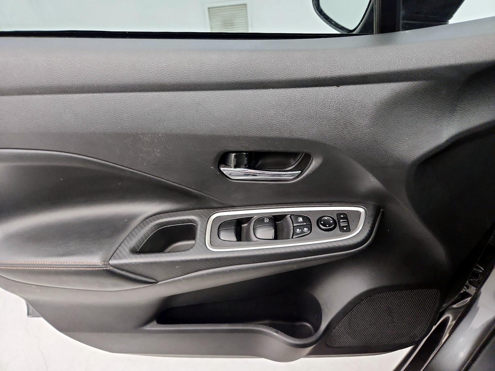 2022 Nissan Versa Sedan SR - Photo 13