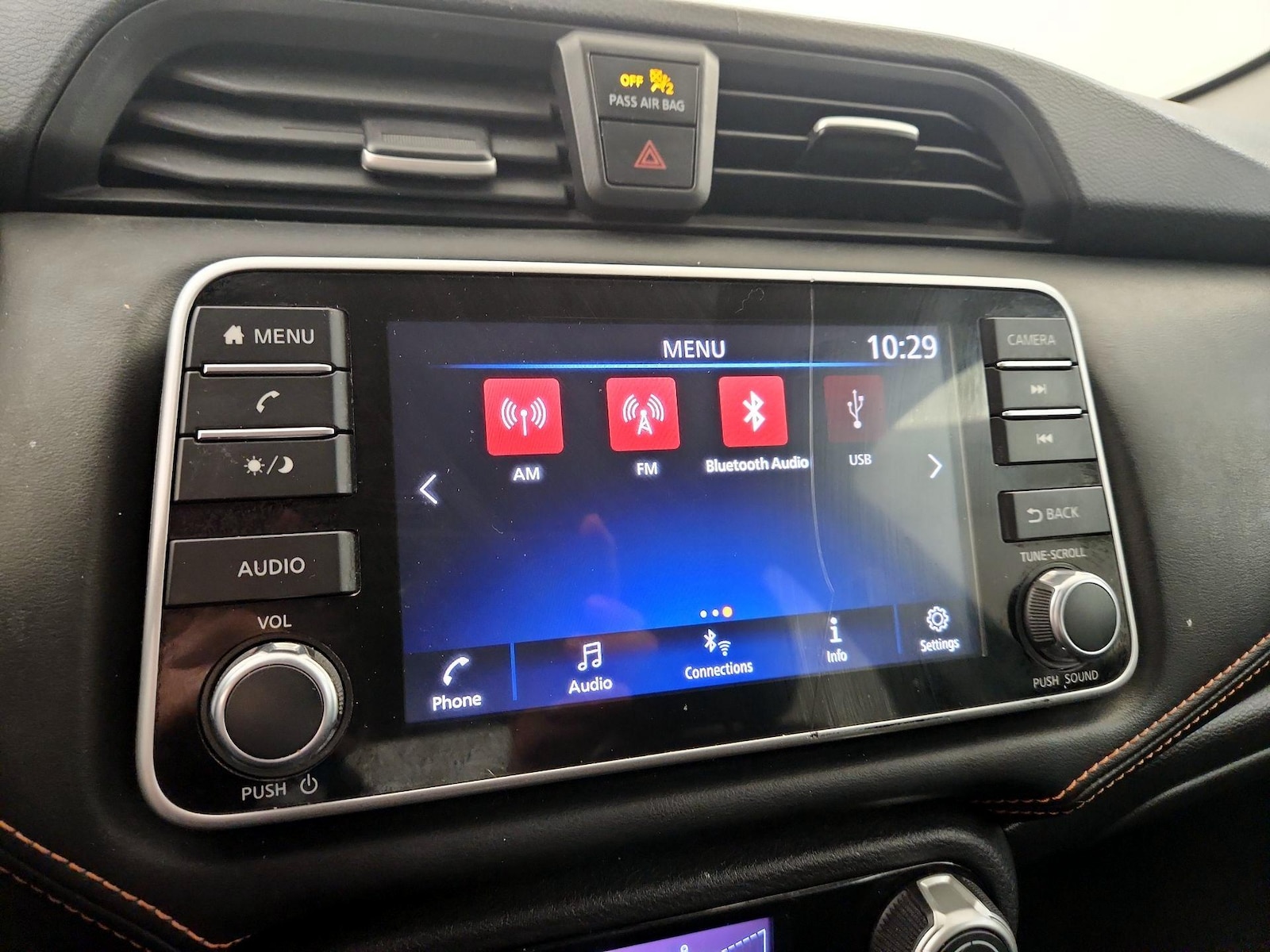 2022 Nissan Versa Sedan SR - Photo 16