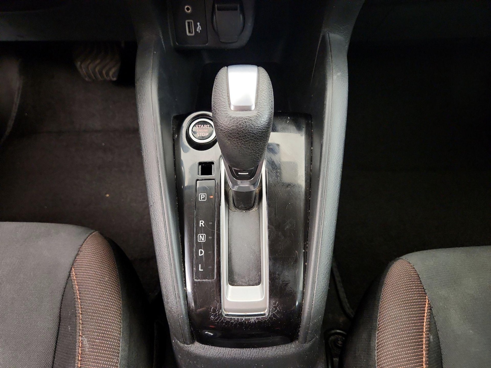 2022 Nissan Versa Sedan SR - Photo 18