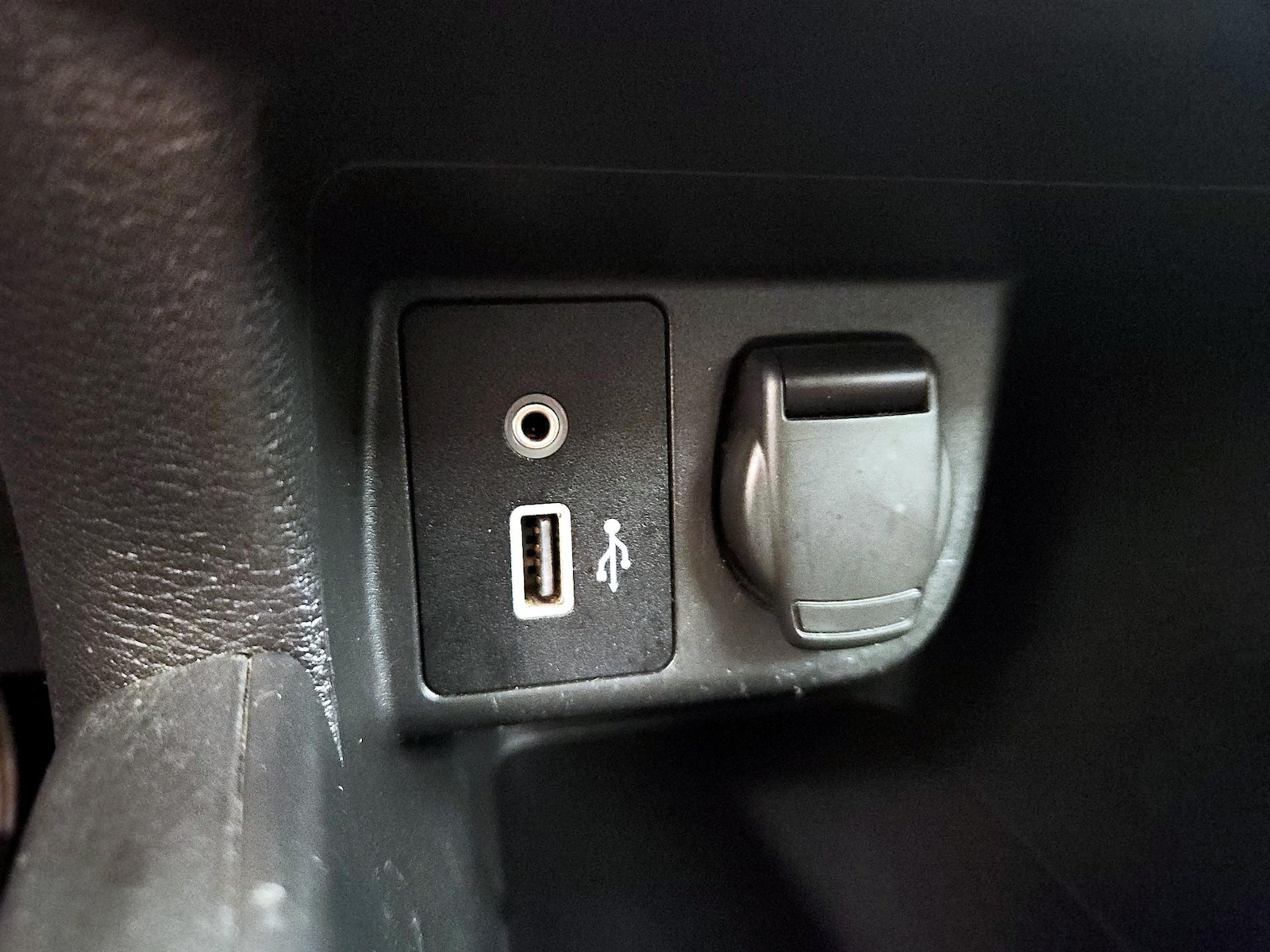 2022 Nissan Versa Sedan SR - Photo 19