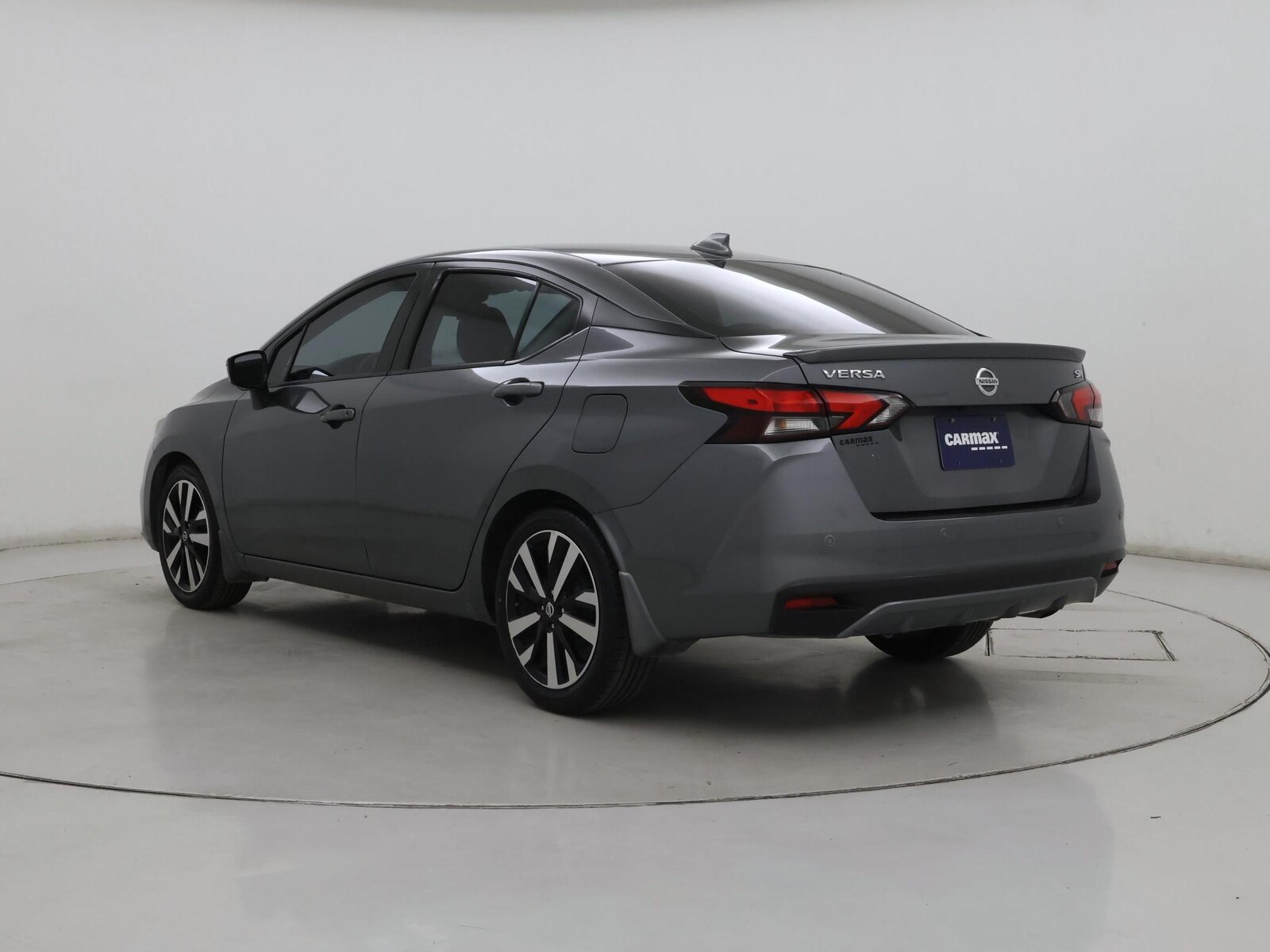 2022 Nissan Versa Sedan SR - Photo 3