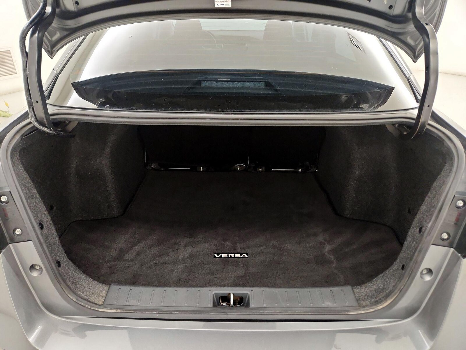 2022 Nissan Versa Sedan SR - Photo 21