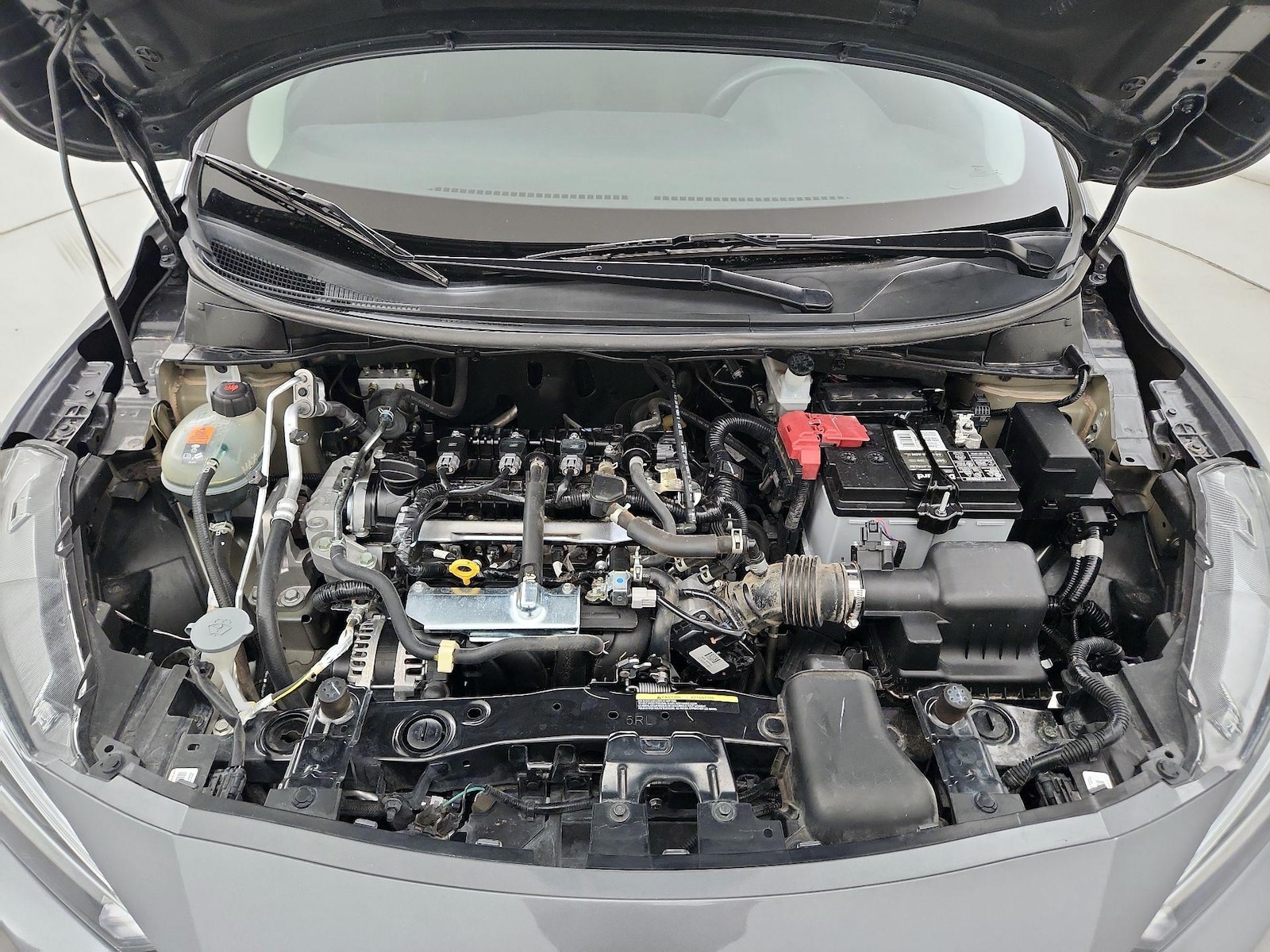 2022 Nissan Versa Sedan SR - Photo 22