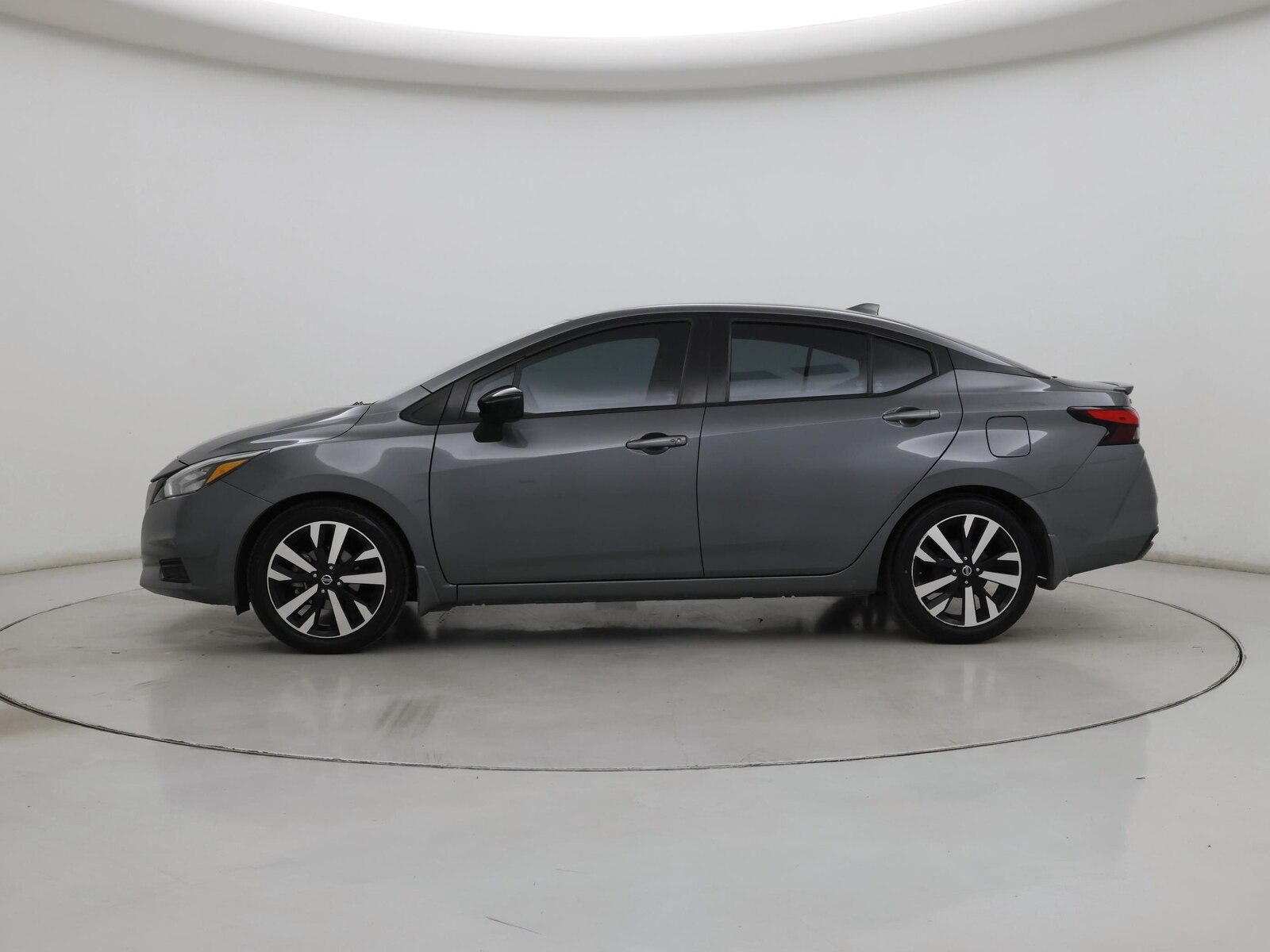 2022 Nissan Versa Sedan SR - Photo 4