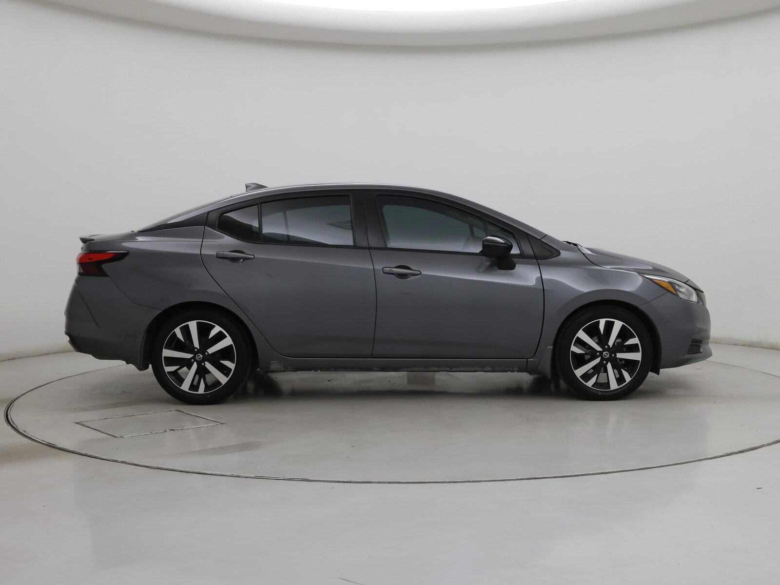 2022 Nissan Versa Sedan SR - Photo 8