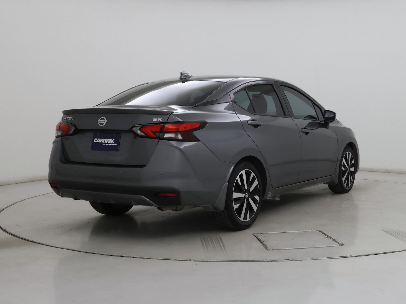 2022 Nissan Versa Sedan SR - Photo 9