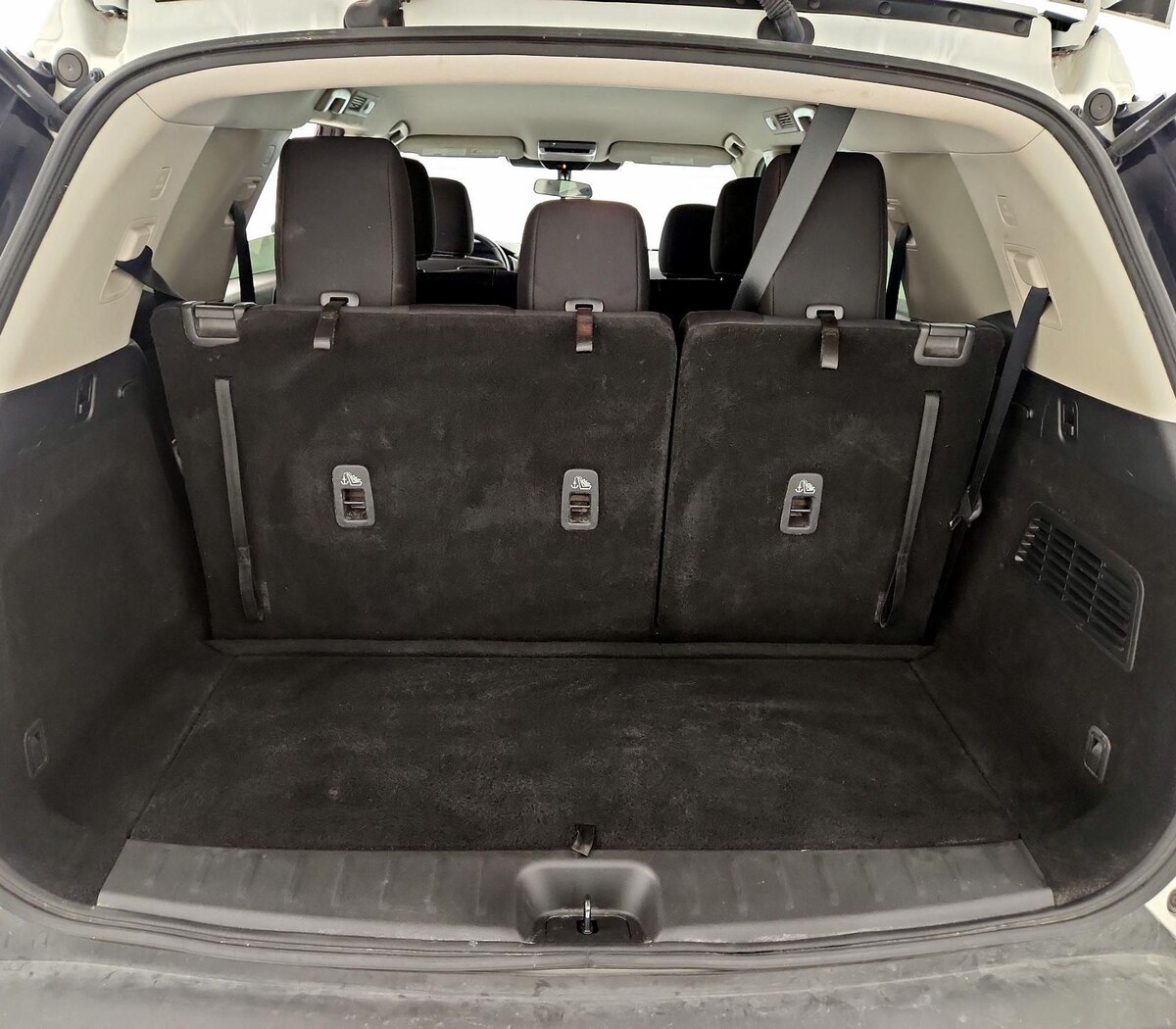 Trunk/Cargo (Seats Up)