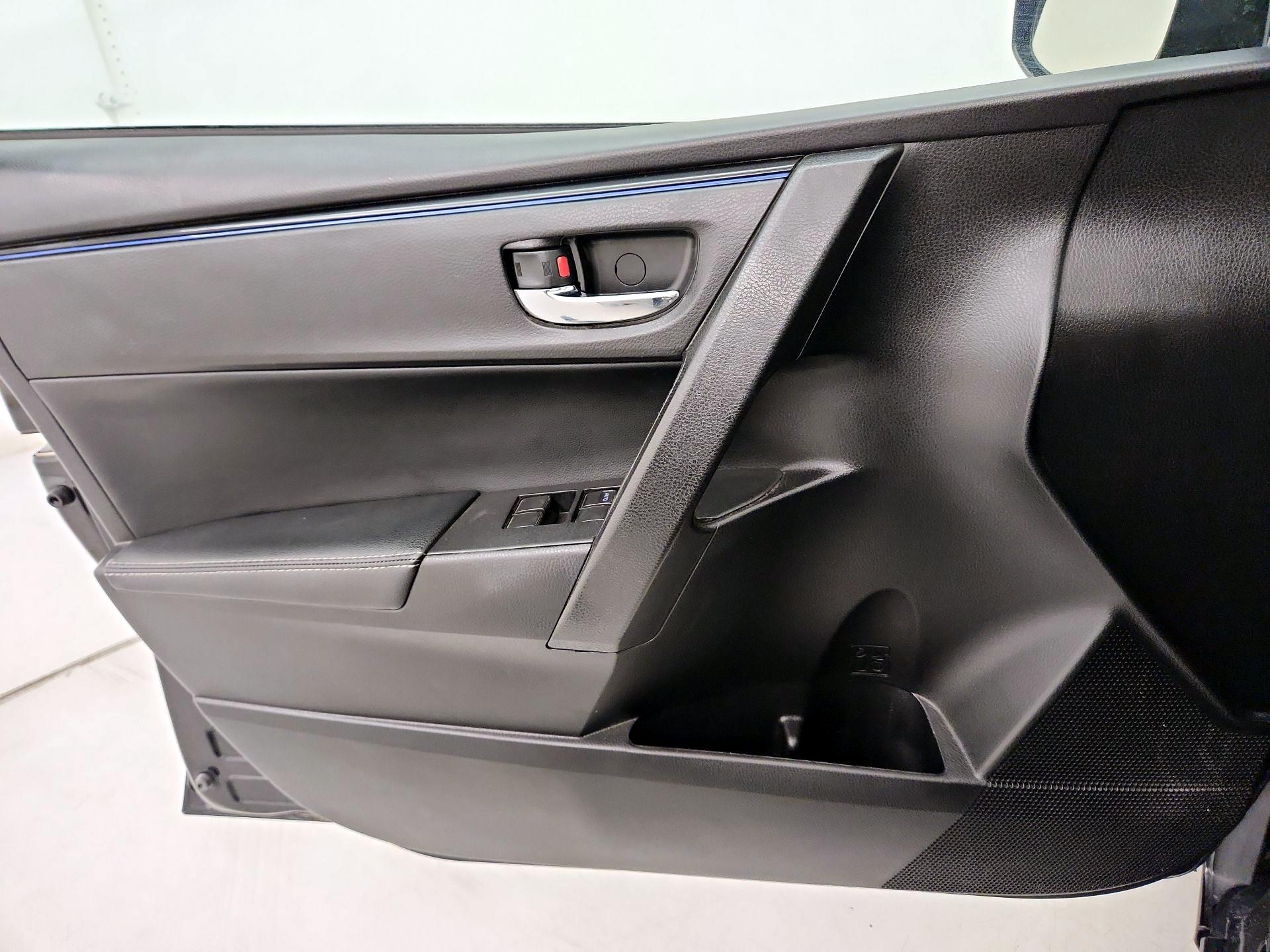 Thumbnail: 2018 Toyota Corolla - 12