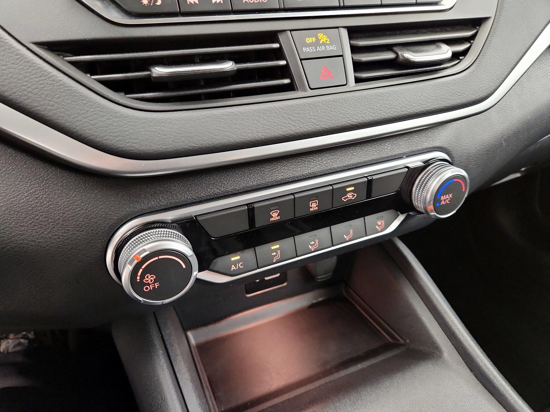 Thumbnail: 2021 Nissan Altima - 16