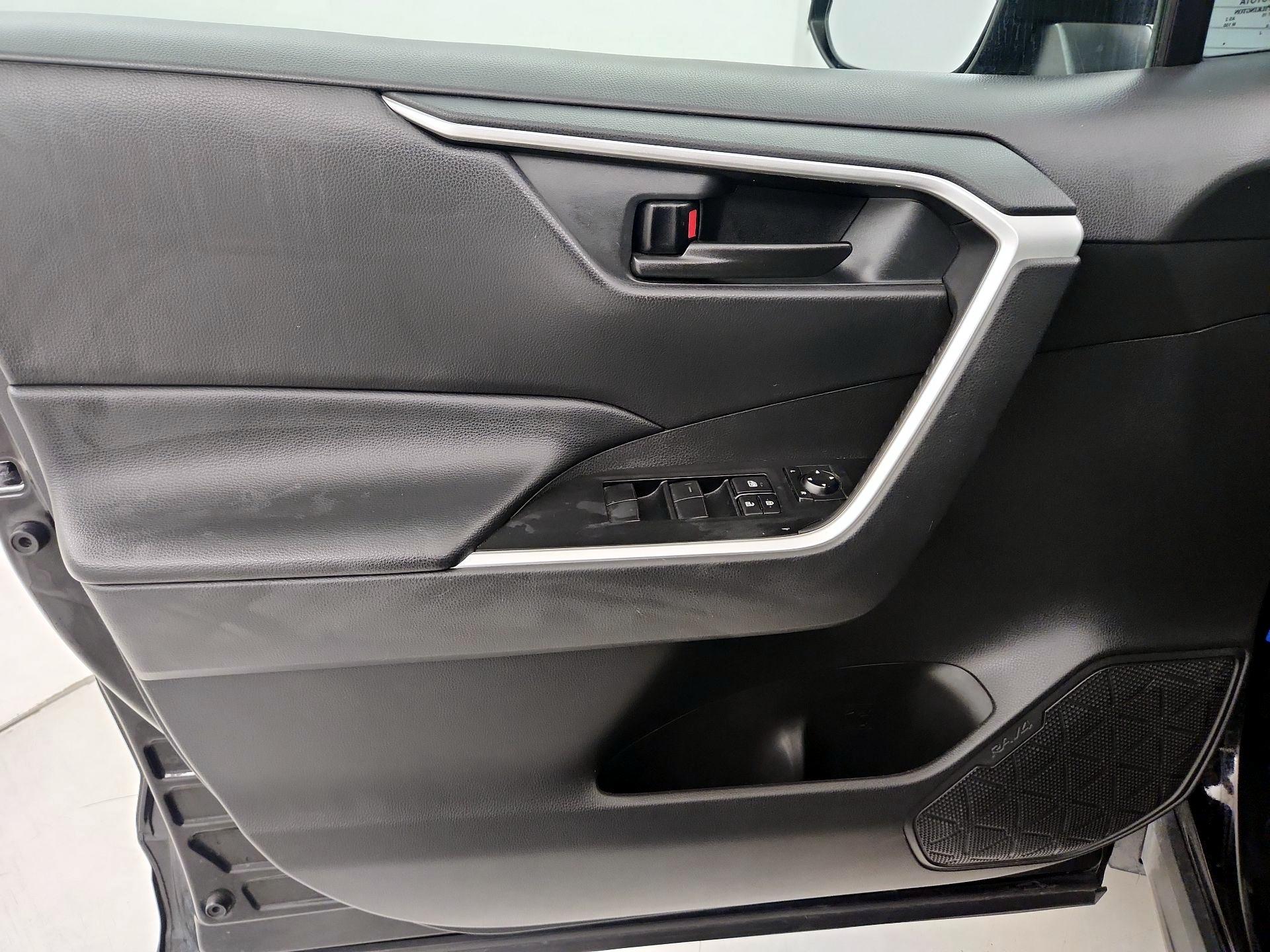 Thumbnail: 2021 Toyota RAV4 - 12