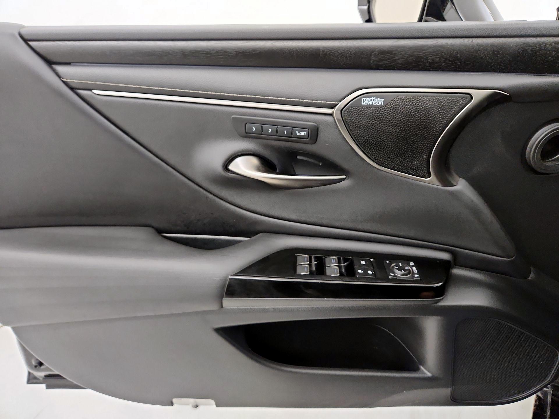 Thumbnail: 2022 Lexus ES - 12