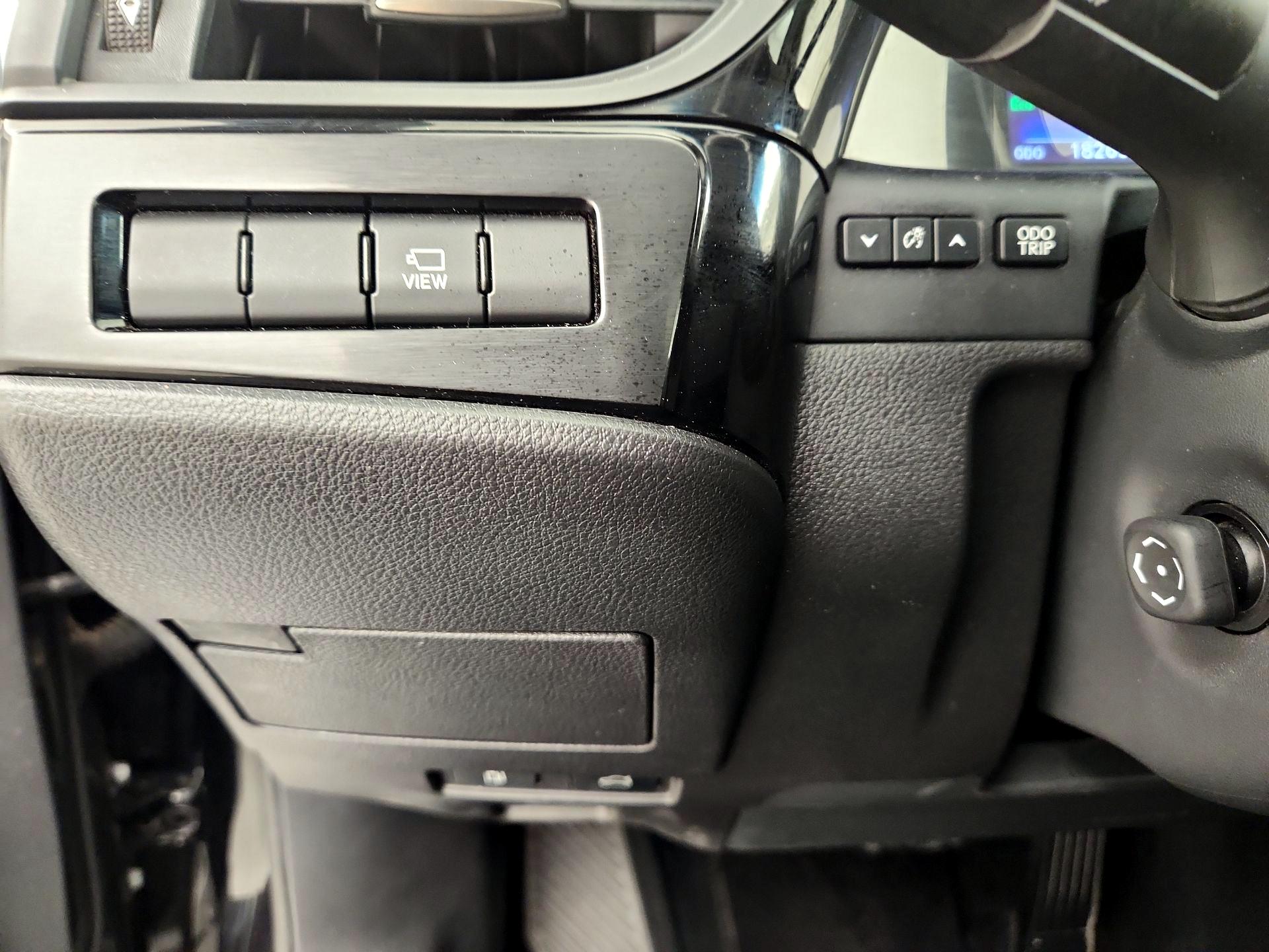 Thumbnail: 2022 Lexus ES - 13