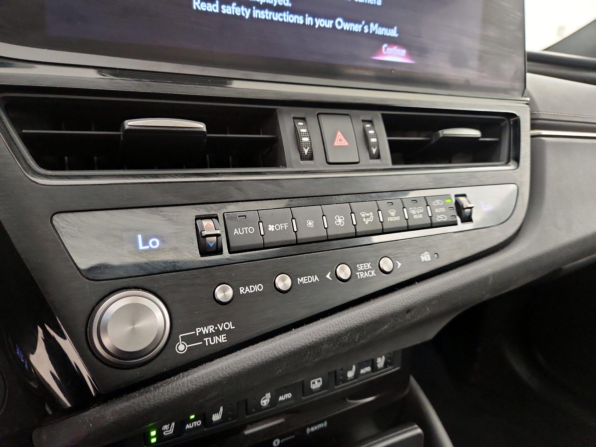 Thumbnail: 2022 Lexus ES - 17