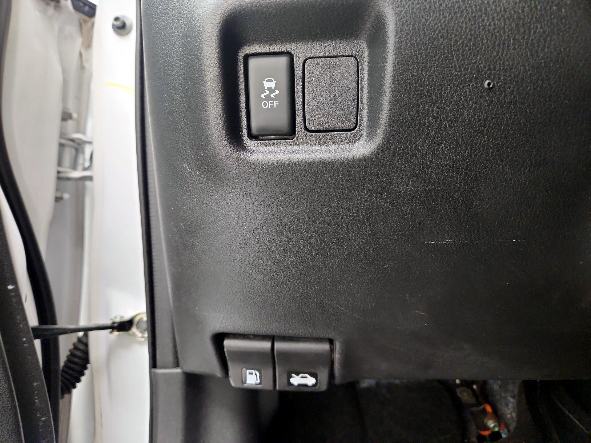 Thumbnail: 2017 Nissan Versa Note - 13