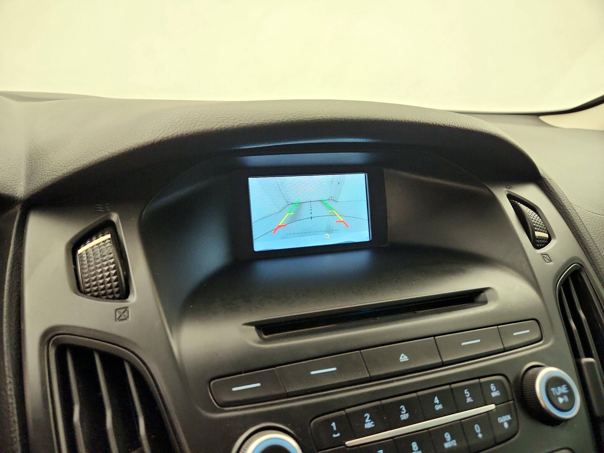 Thumbnail: 2015 Ford Focus - 14