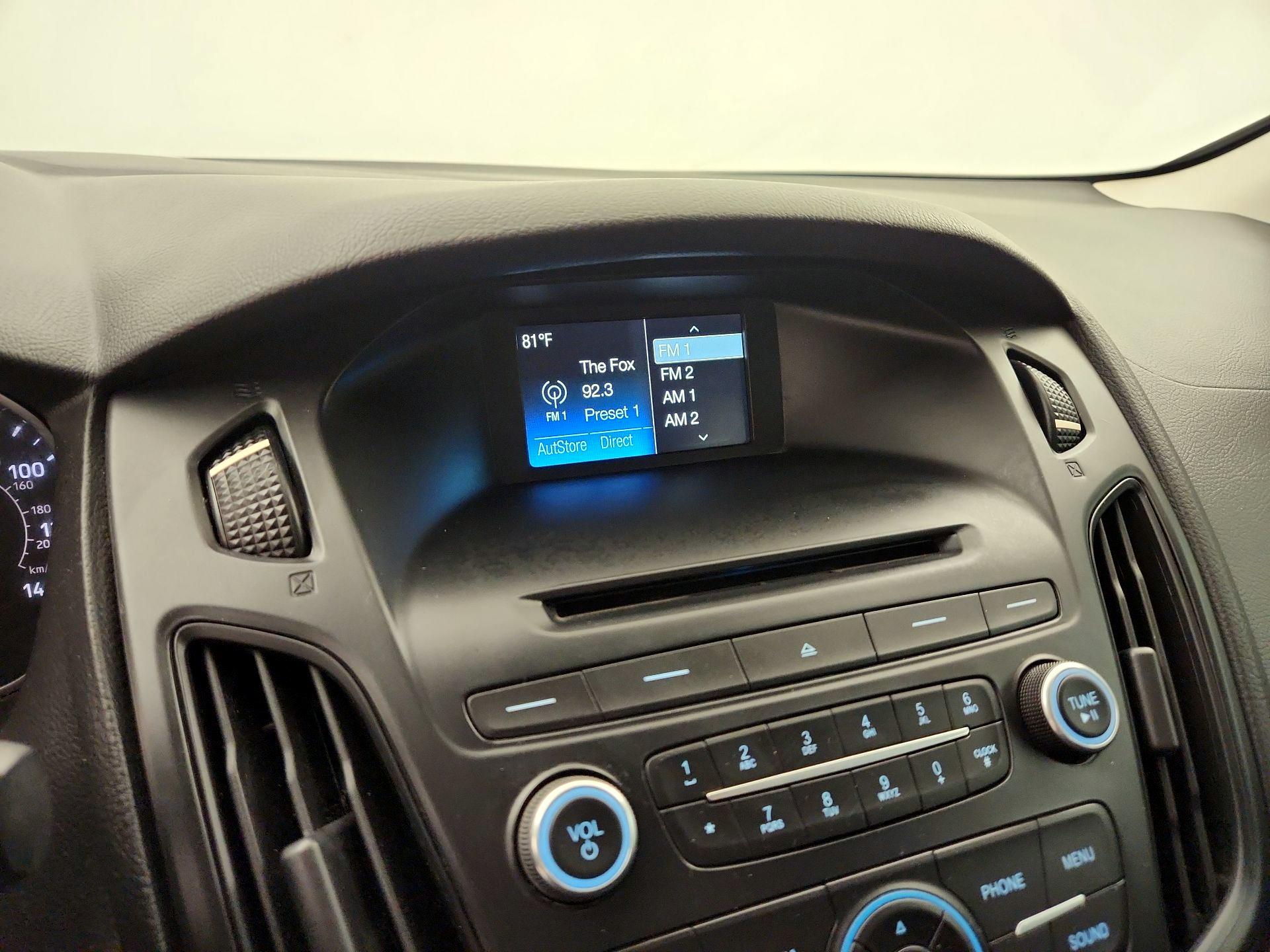 Thumbnail: 2015 Ford Focus - 15