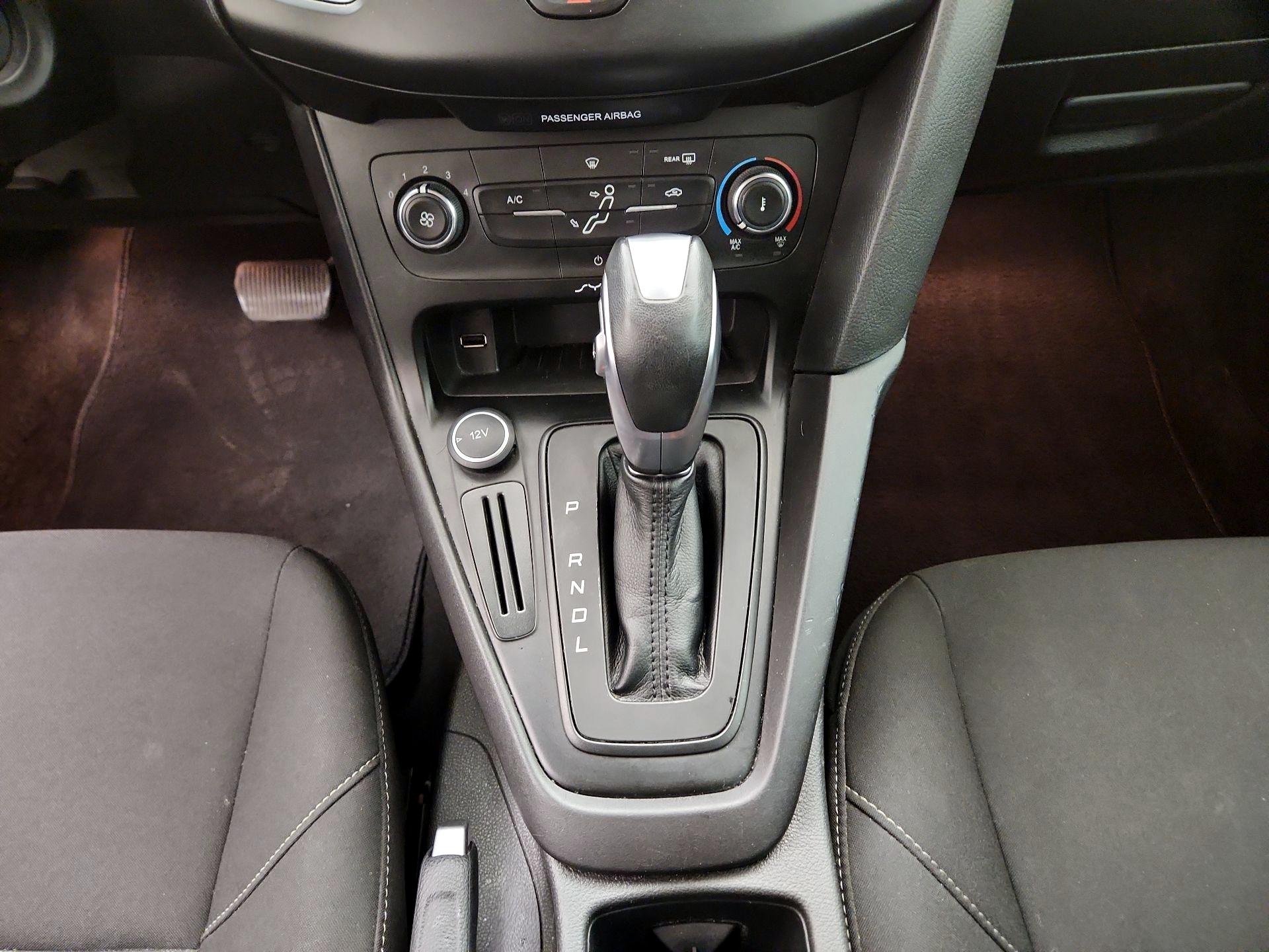 Thumbnail: 2015 Ford Focus - 17