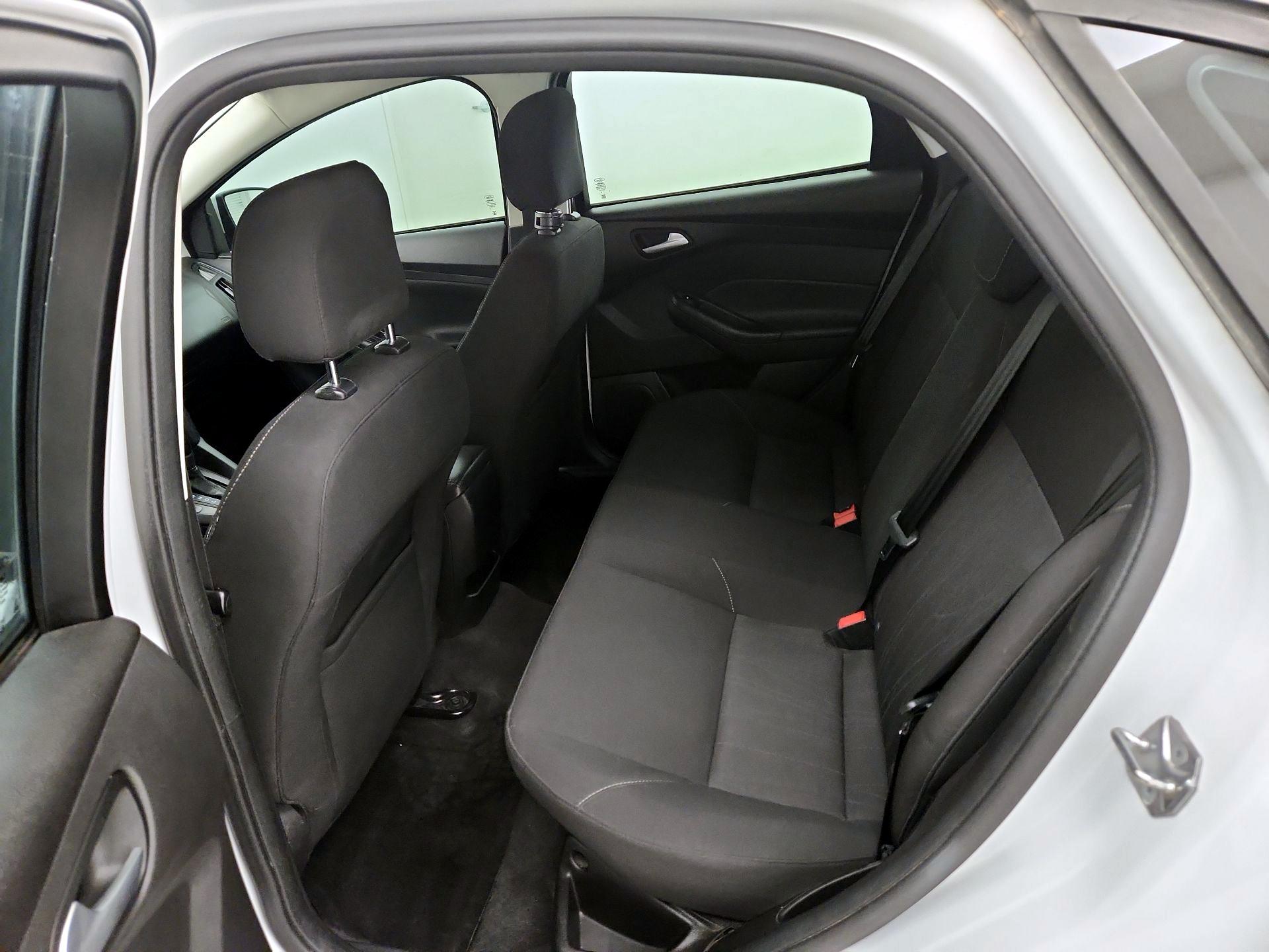 Thumbnail: 2015 Ford Focus - 19