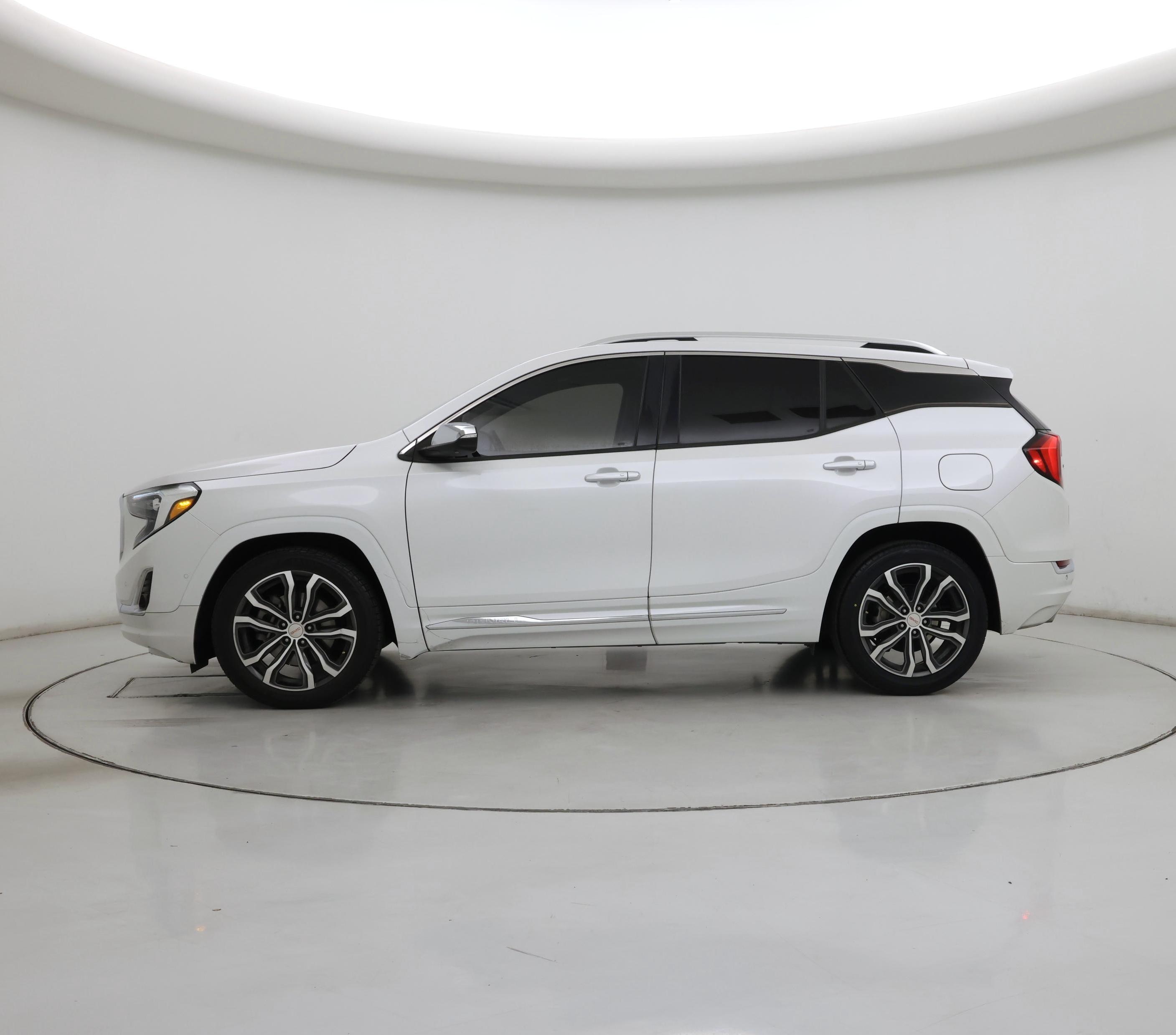 Thumbnail: 2020 GMC Terrain - 3