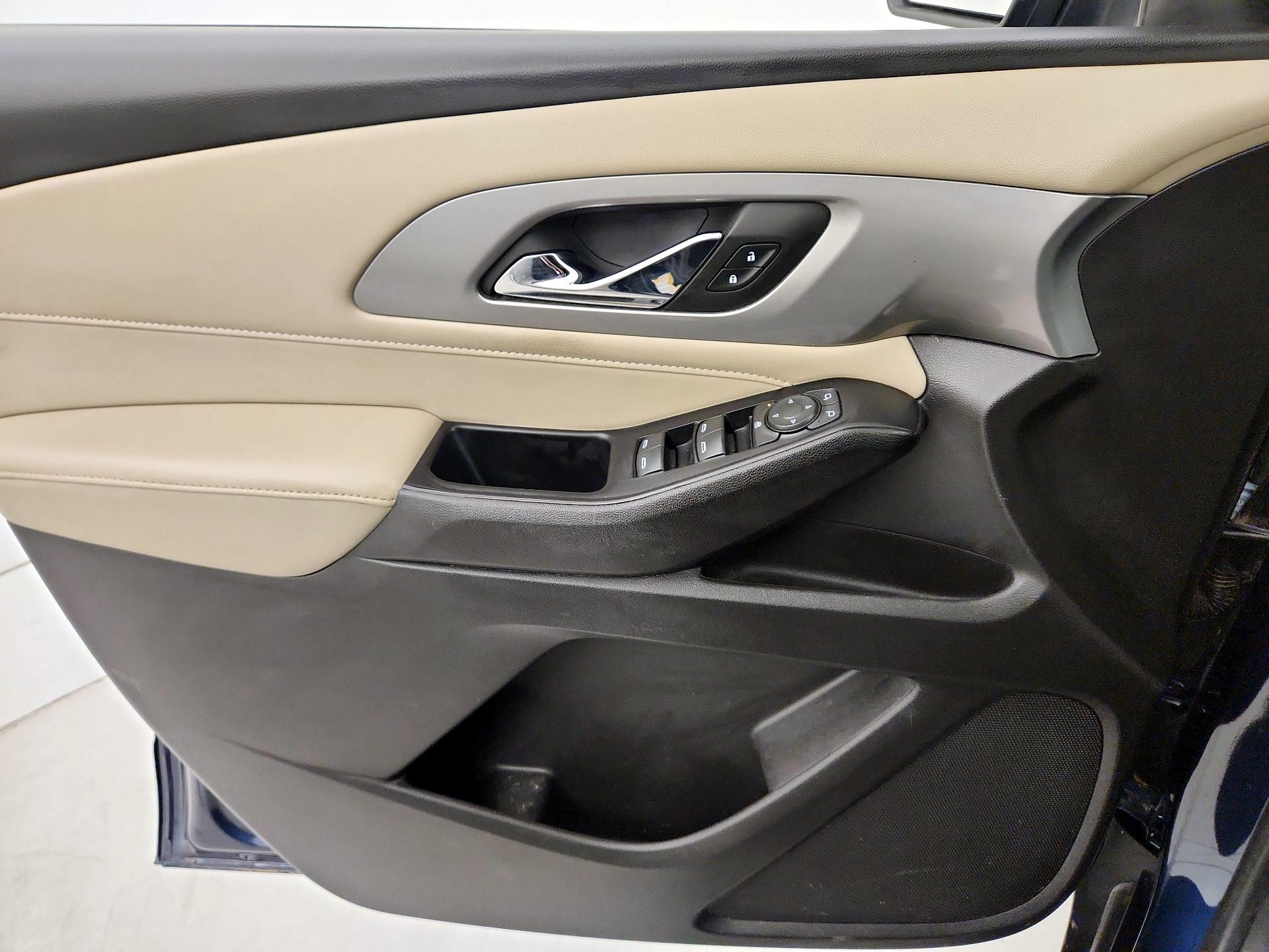 Thumbnail: 2023 Chevrolet Traverse - 12