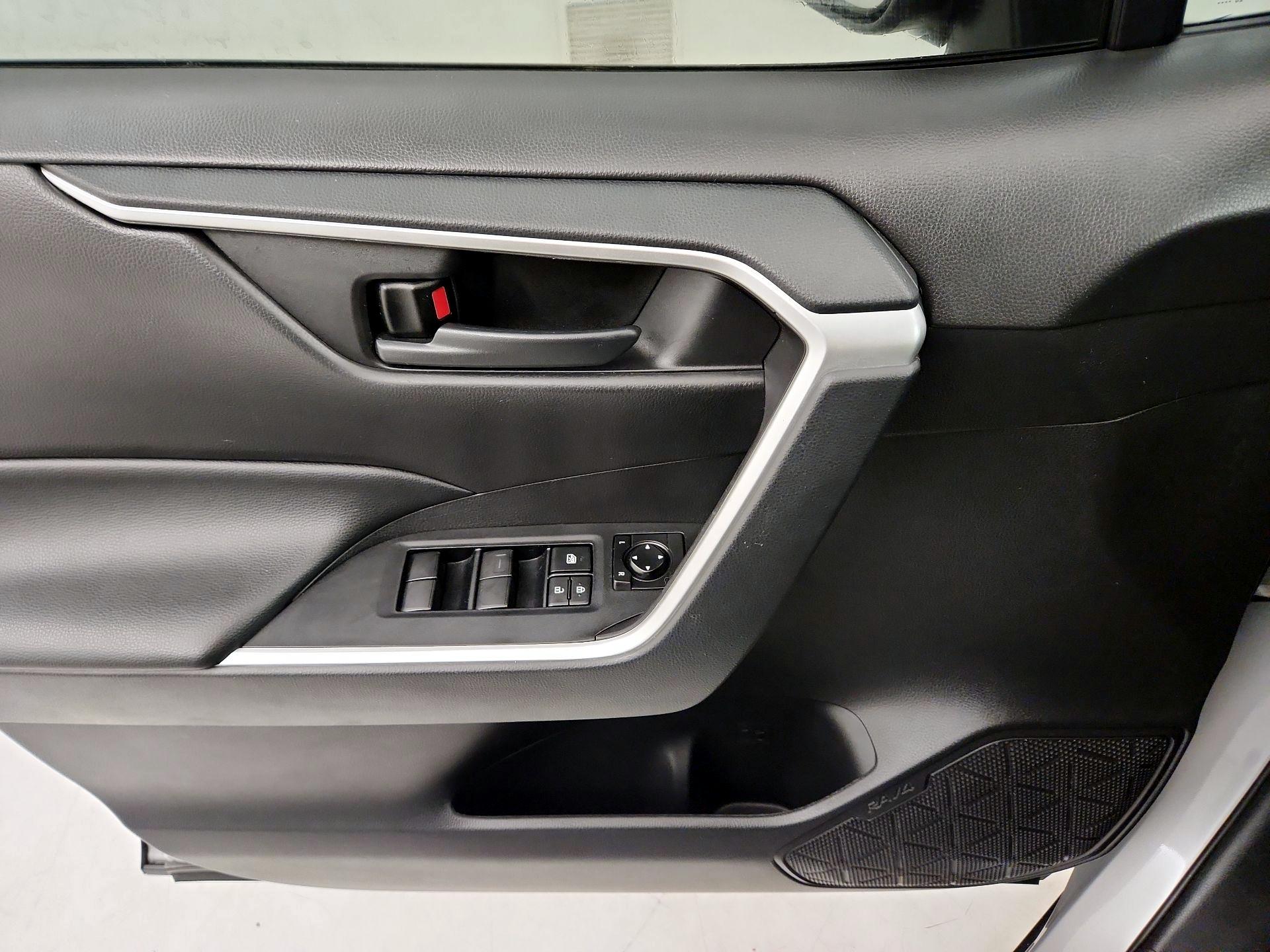 Thumbnail: 2021 Toyota RAV4 - 12