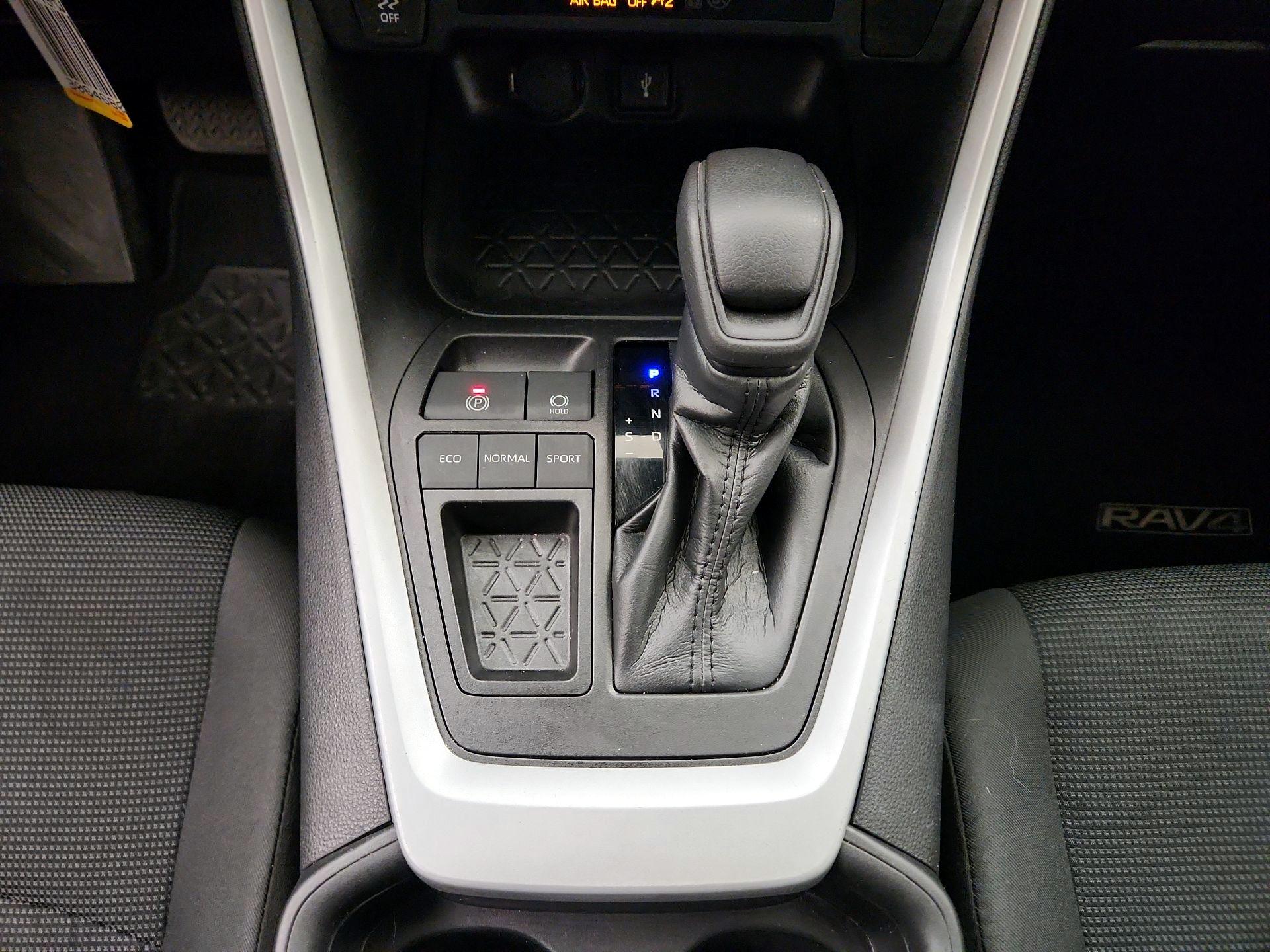 Thumbnail: 2021 Toyota RAV4 - 17