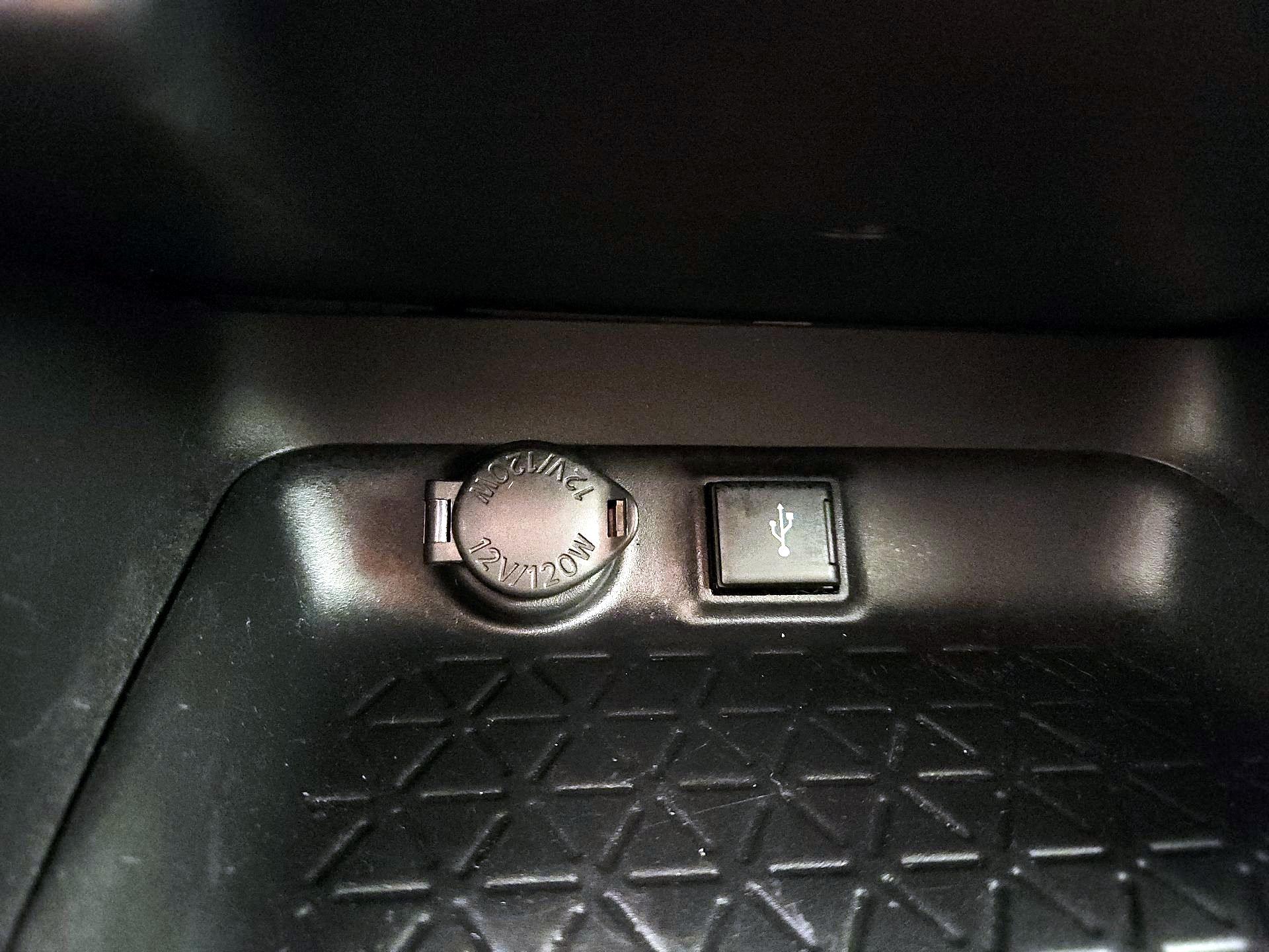 Thumbnail: 2021 Toyota RAV4 - 18