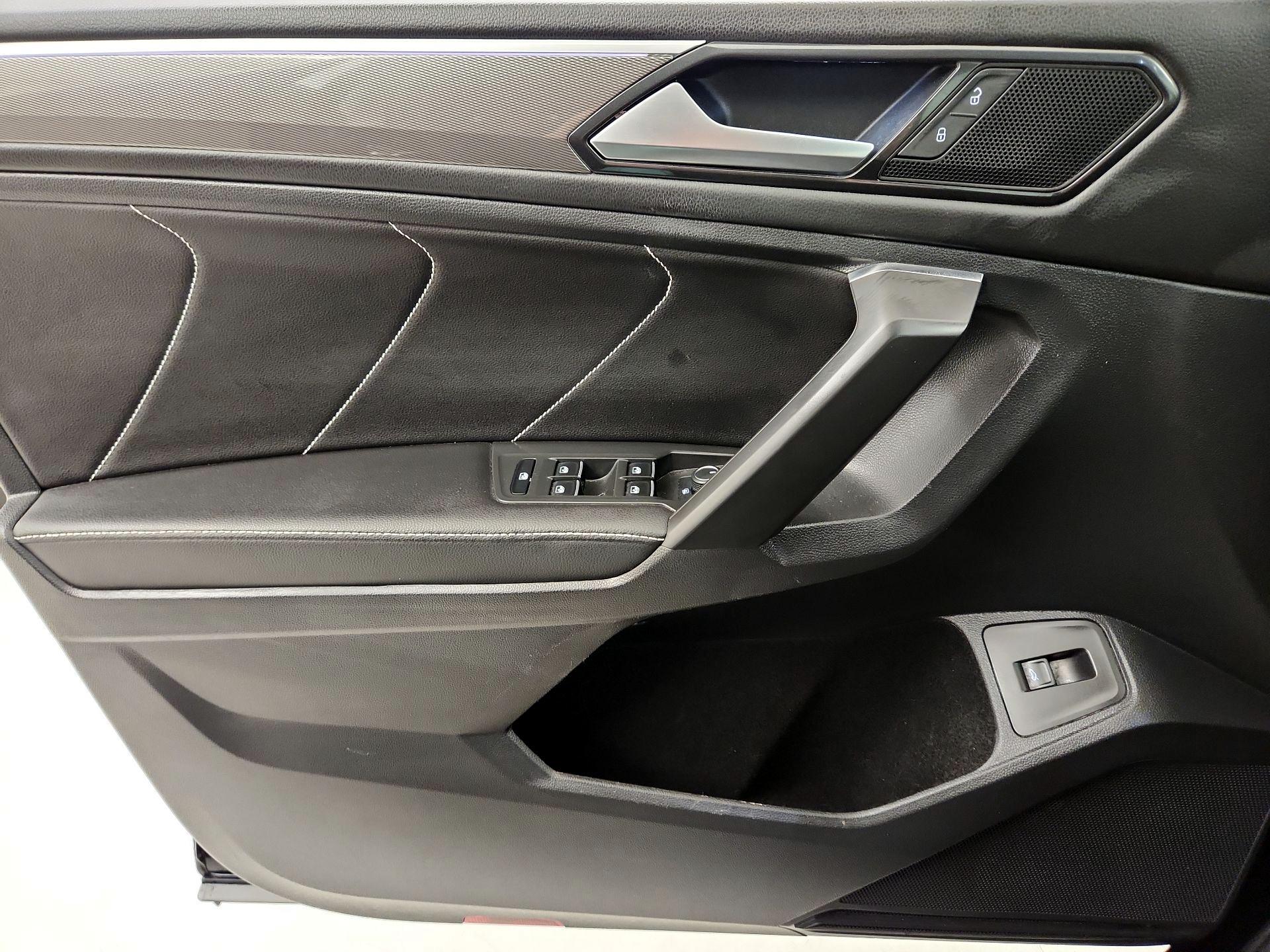 Thumbnail: 2022 Volkswagen Tiguan - 12