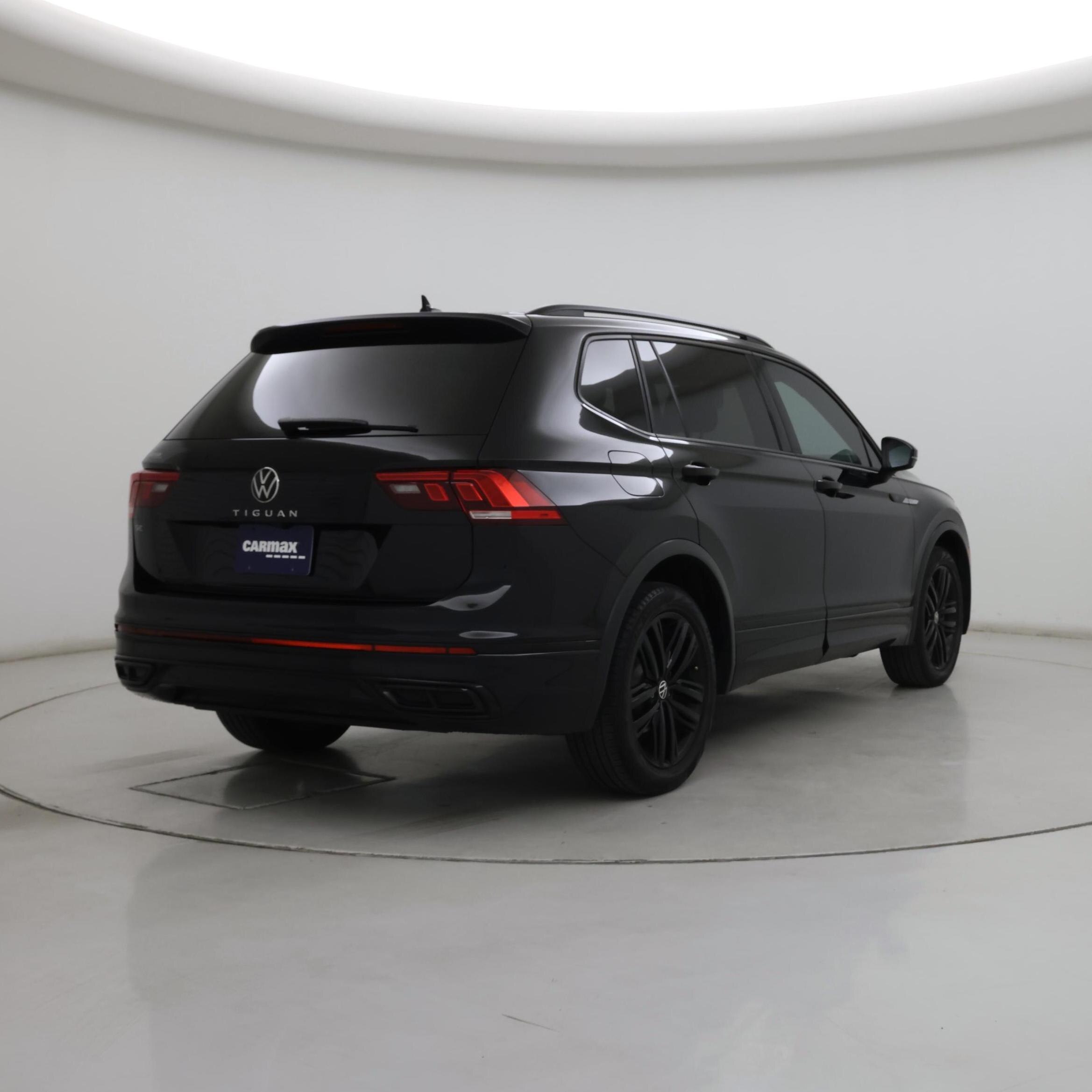 Thumbnail: 2022 Volkswagen Tiguan - 8