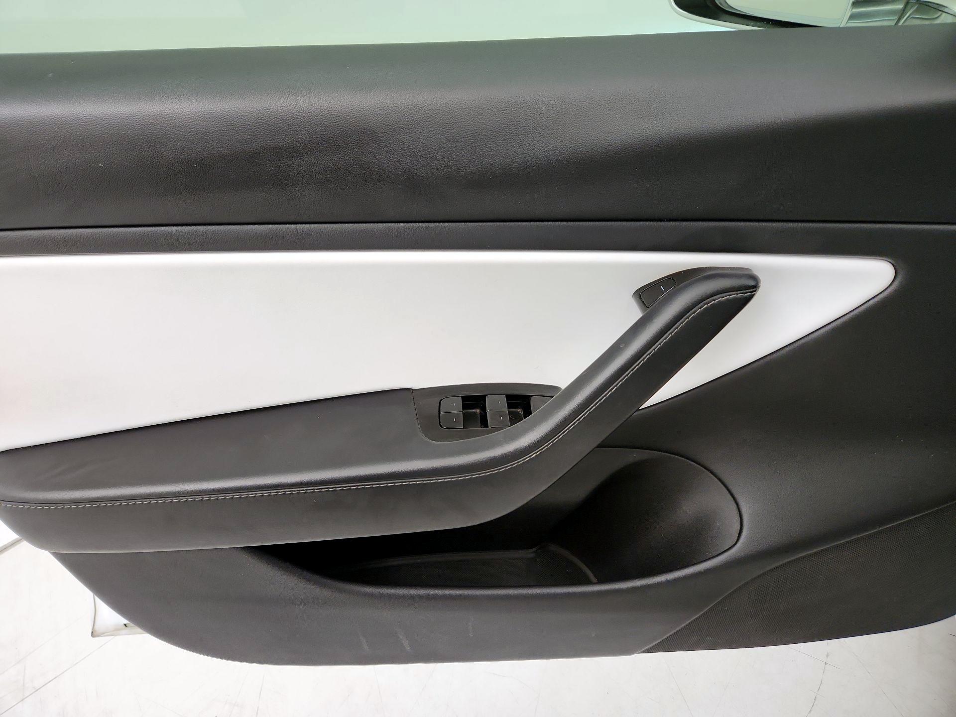 Thumbnail: 2020 Tesla Model 3 - 12