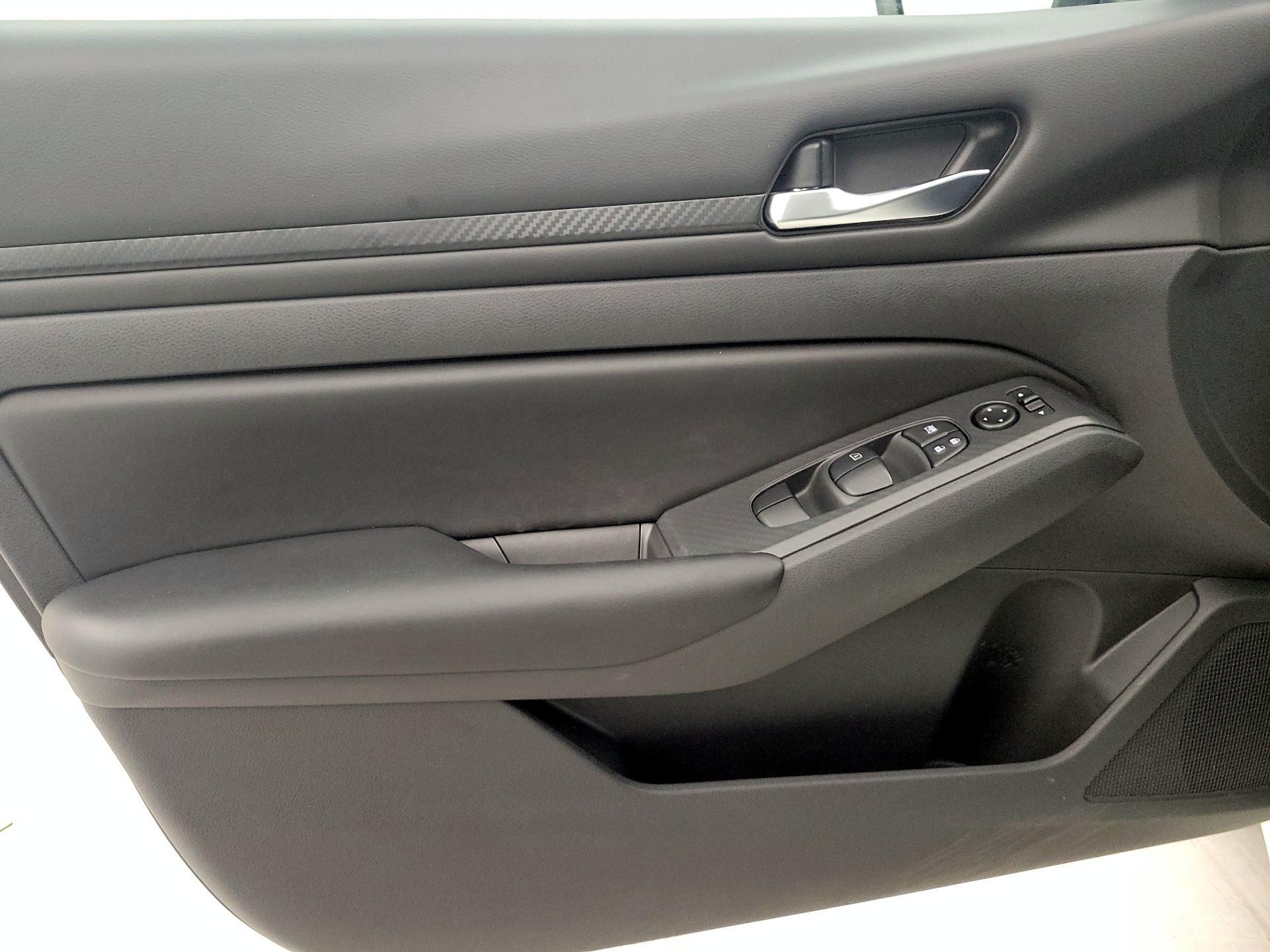 Thumbnail: 2021 Nissan Altima - 12