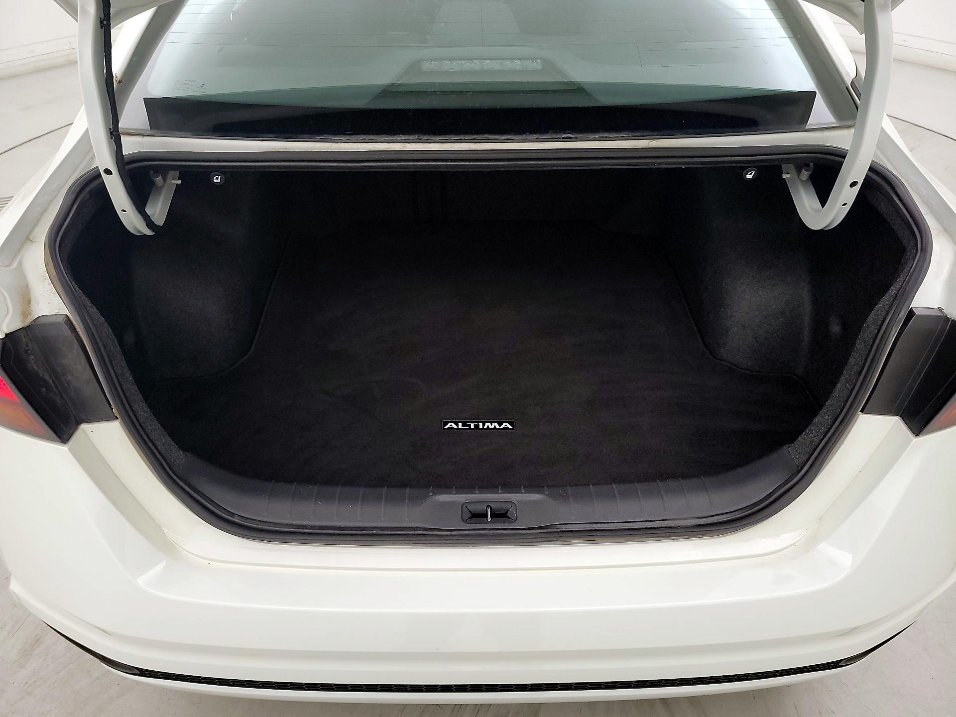 Thumbnail: 2021 Nissan Altima - 16