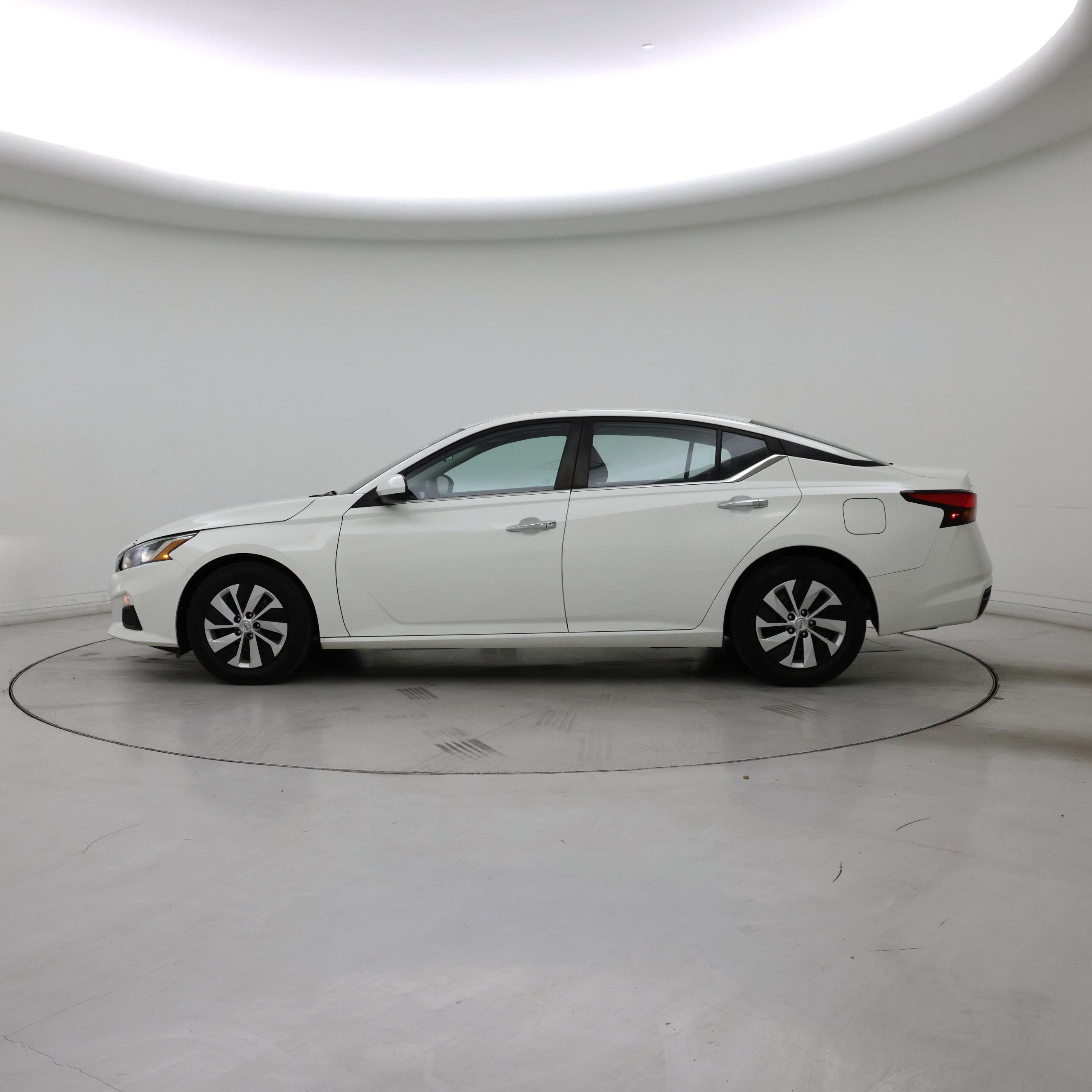 Thumbnail: 2021 Nissan Altima - 3