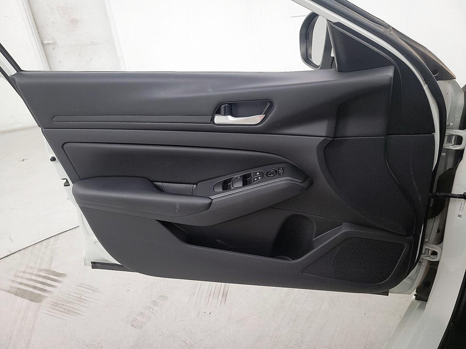 Thumbnail: 2021 Nissan Altima - 12